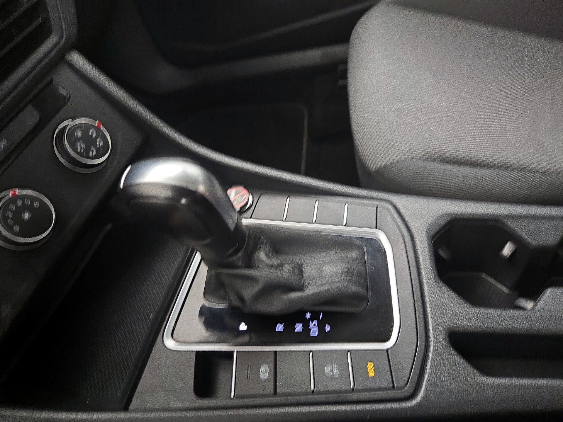 Thumbnail: 2019 Volkswagen Jetta - 17