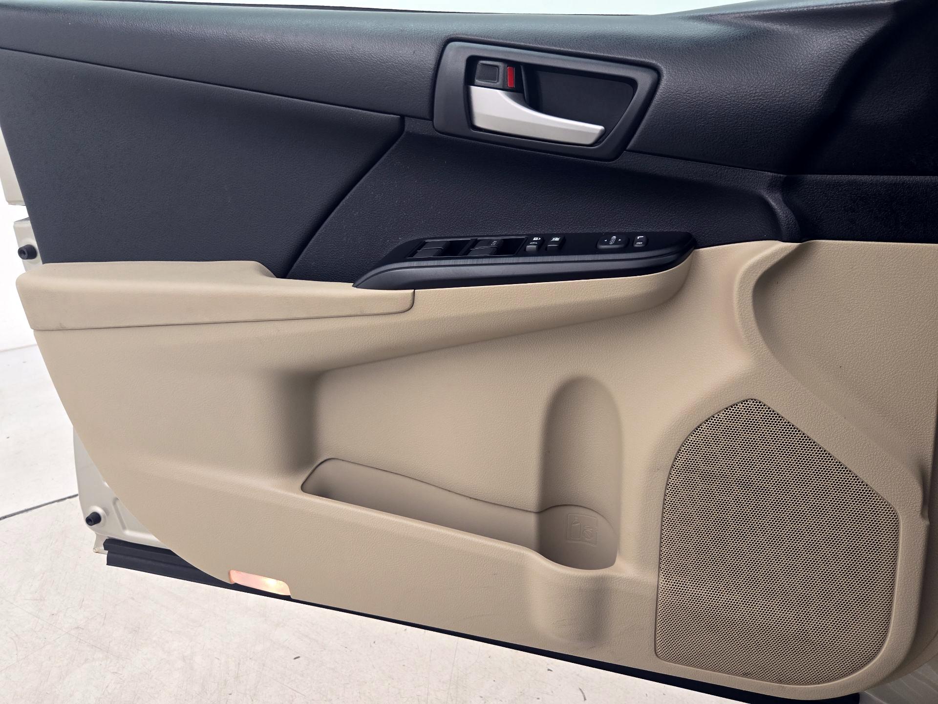 Thumbnail: 2014 Toyota Camry - 12