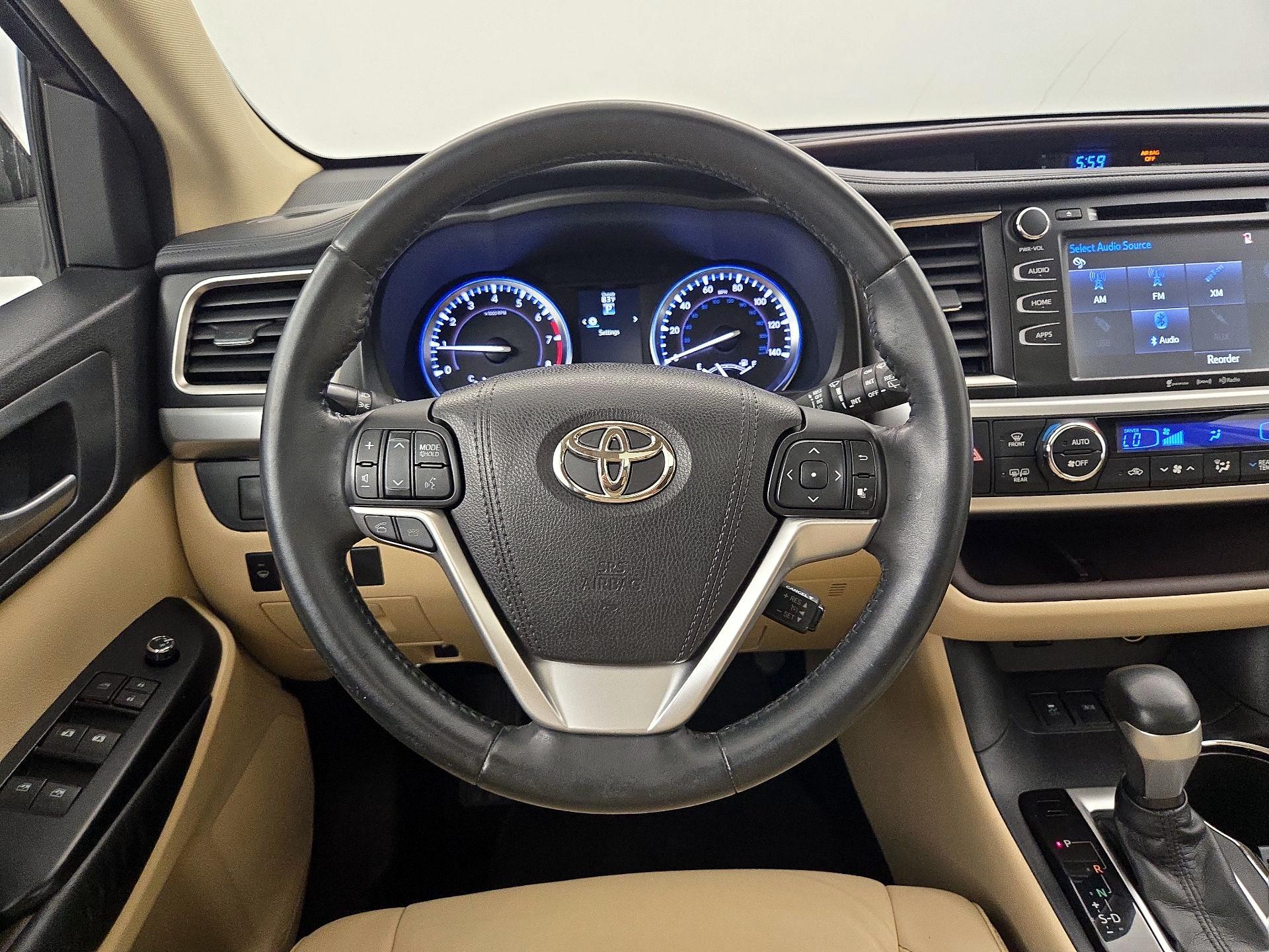 Thumbnail: 2016 Toyota Highlander - 10