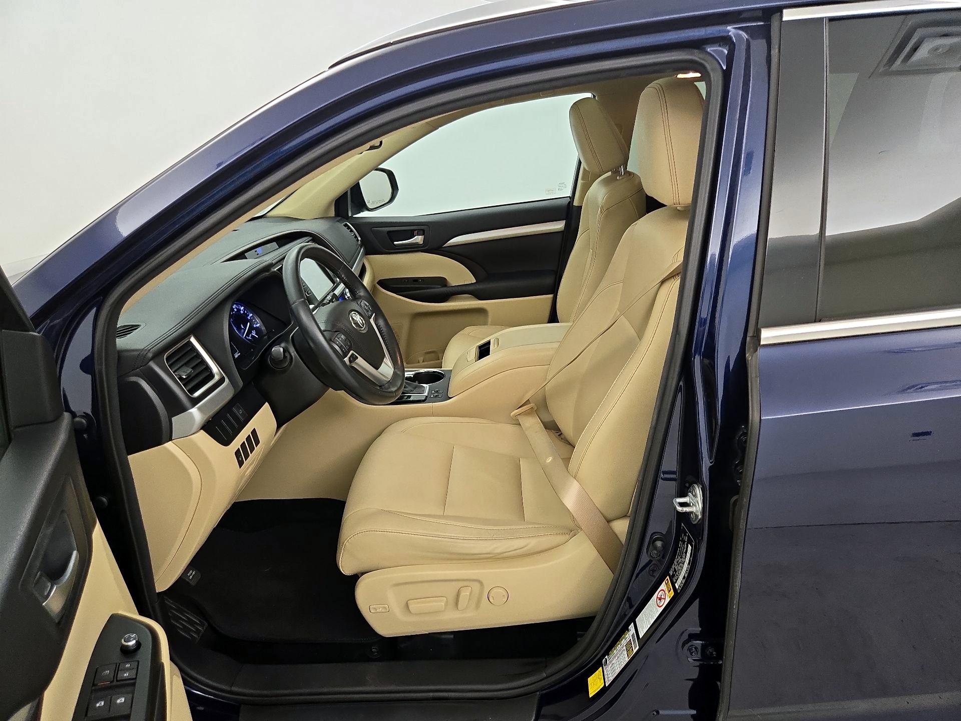 Thumbnail: 2016 Toyota Highlander - 11