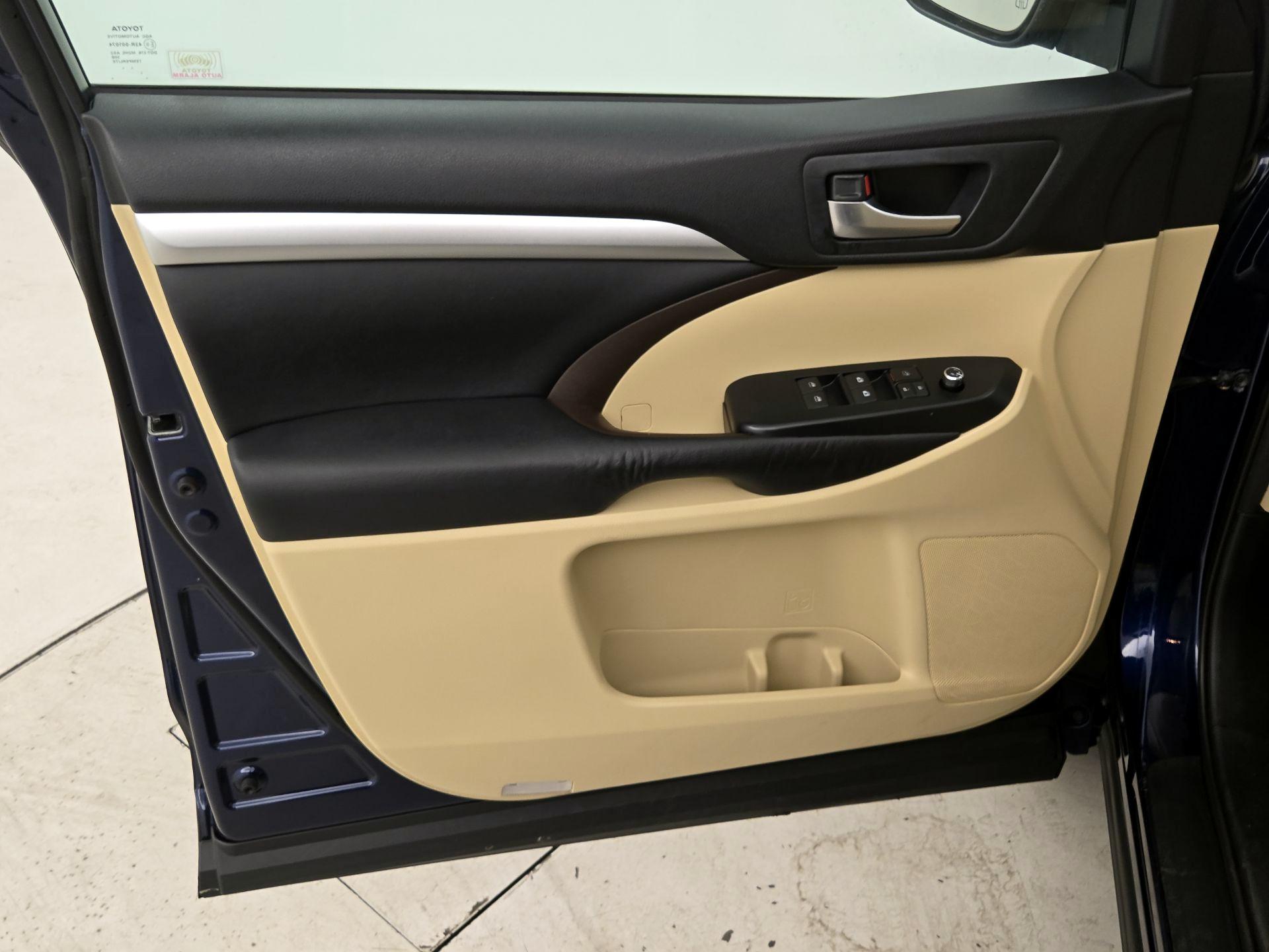 Thumbnail: 2016 Toyota Highlander - 13