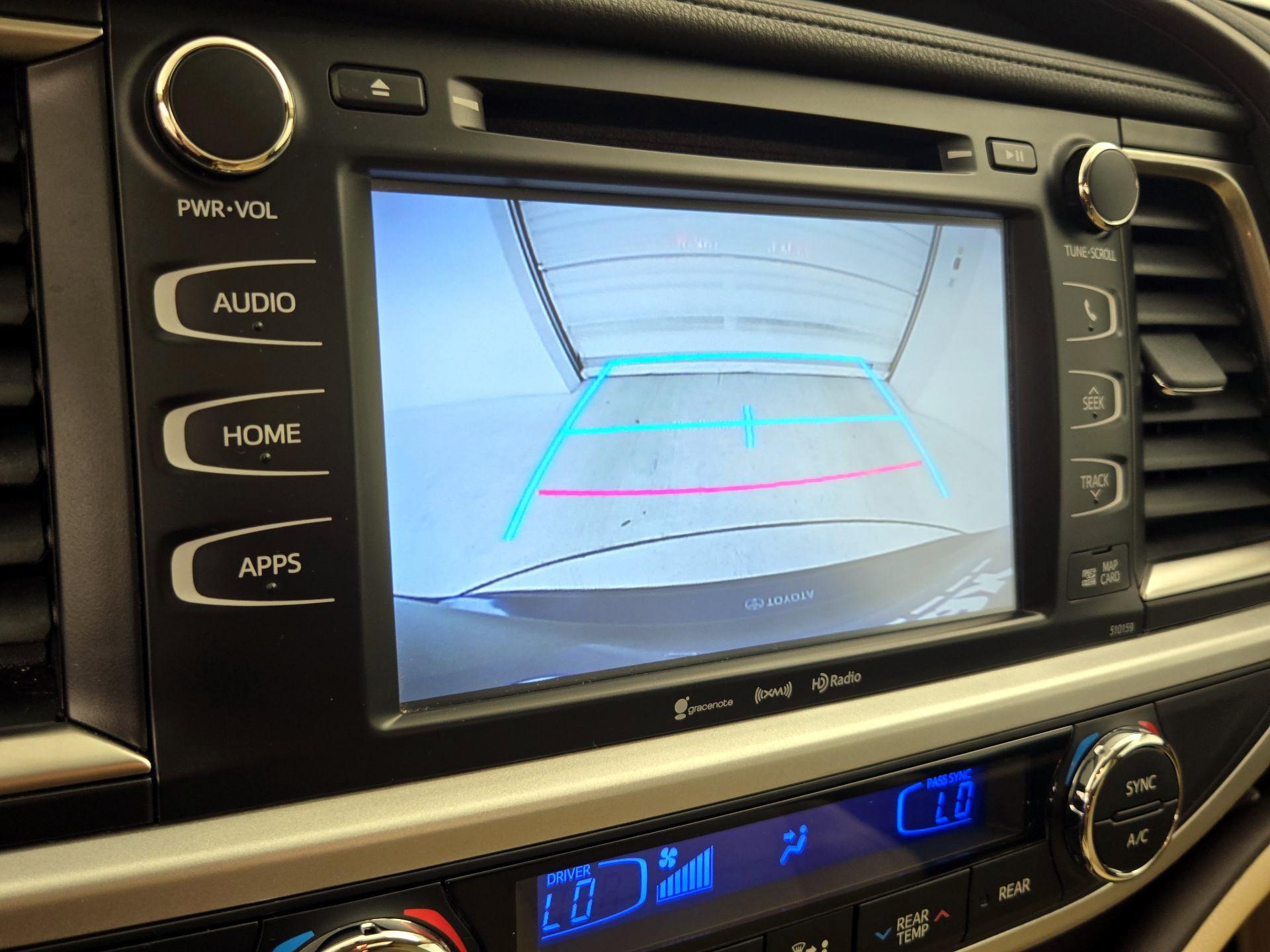 Thumbnail: 2016 Toyota Highlander - 15