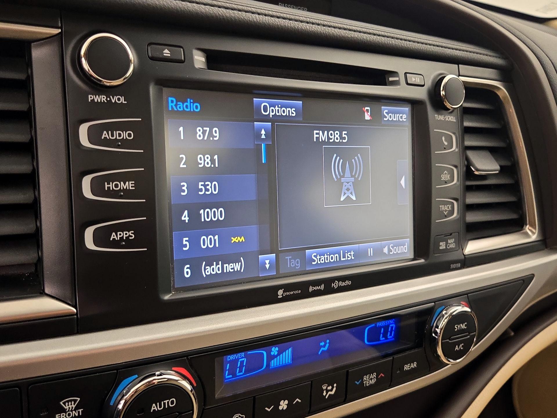 Thumbnail: 2016 Toyota Highlander - 16