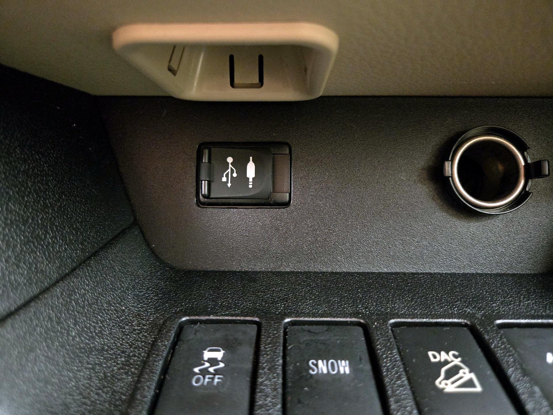 Thumbnail: 2016 Toyota Highlander - 19