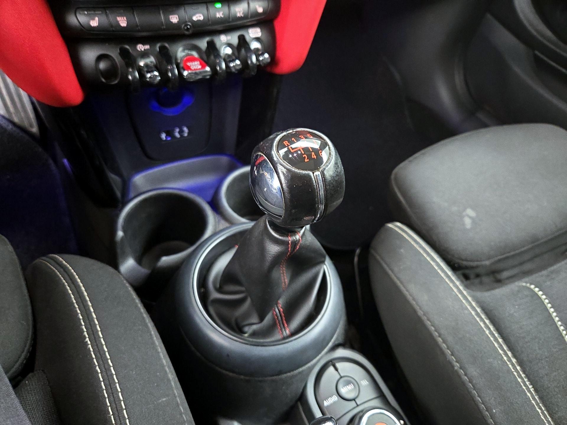 Thumbnail: 2018 MINI Cooper Hardtop - 17