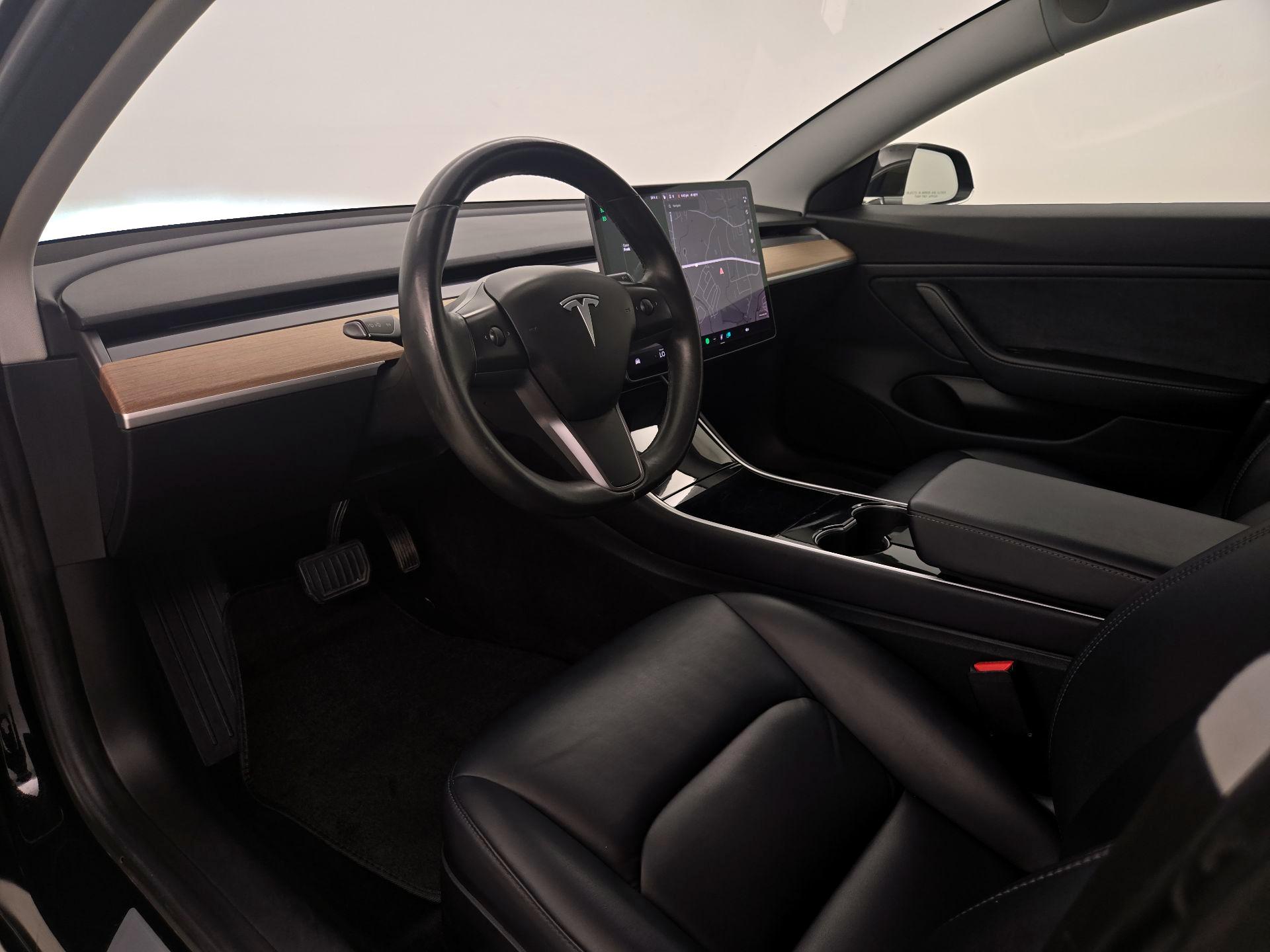 Thumbnail: 2018 Tesla Model 3 - 11