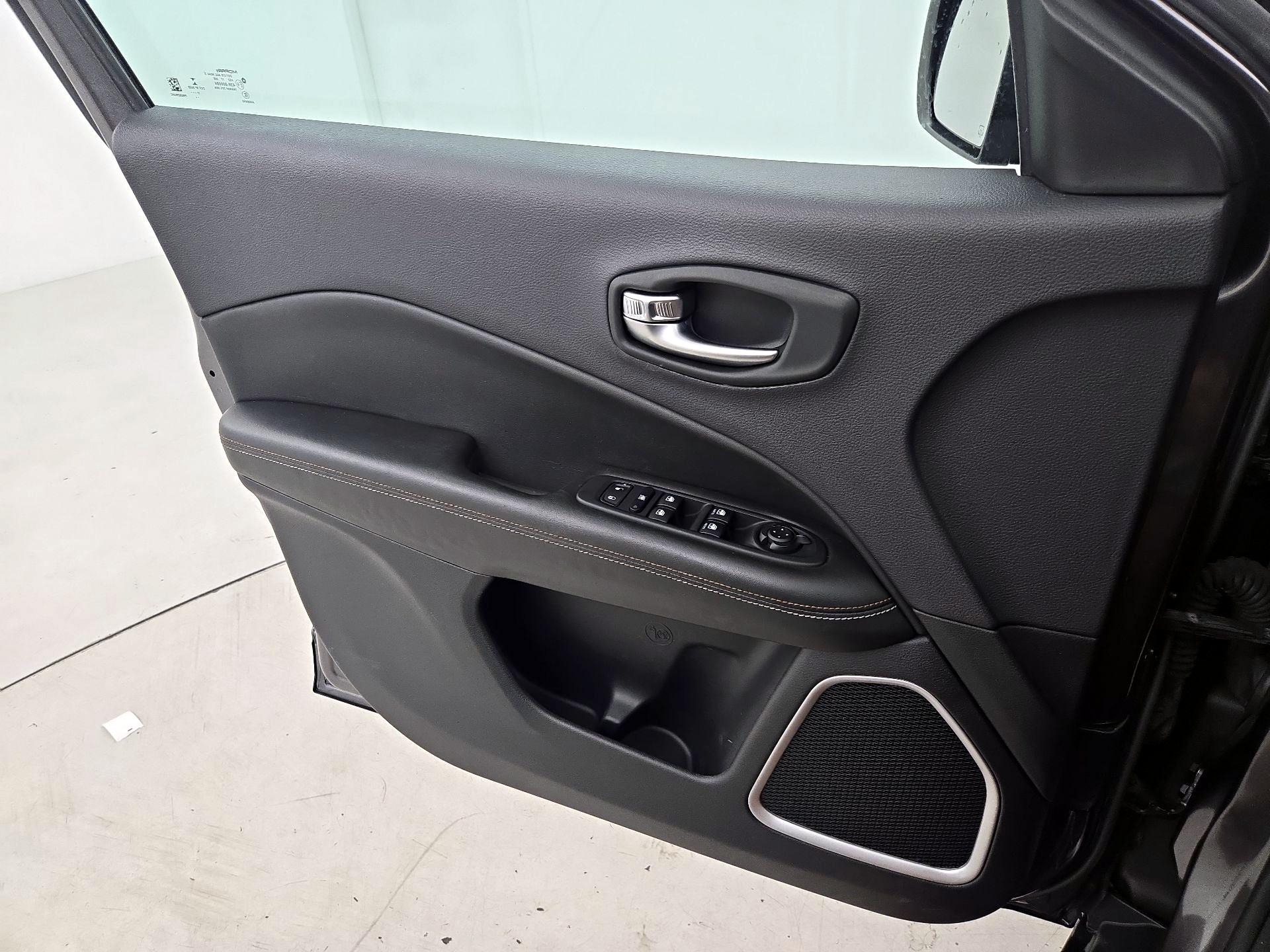 Thumbnail: 2018 Jeep Compass - 12