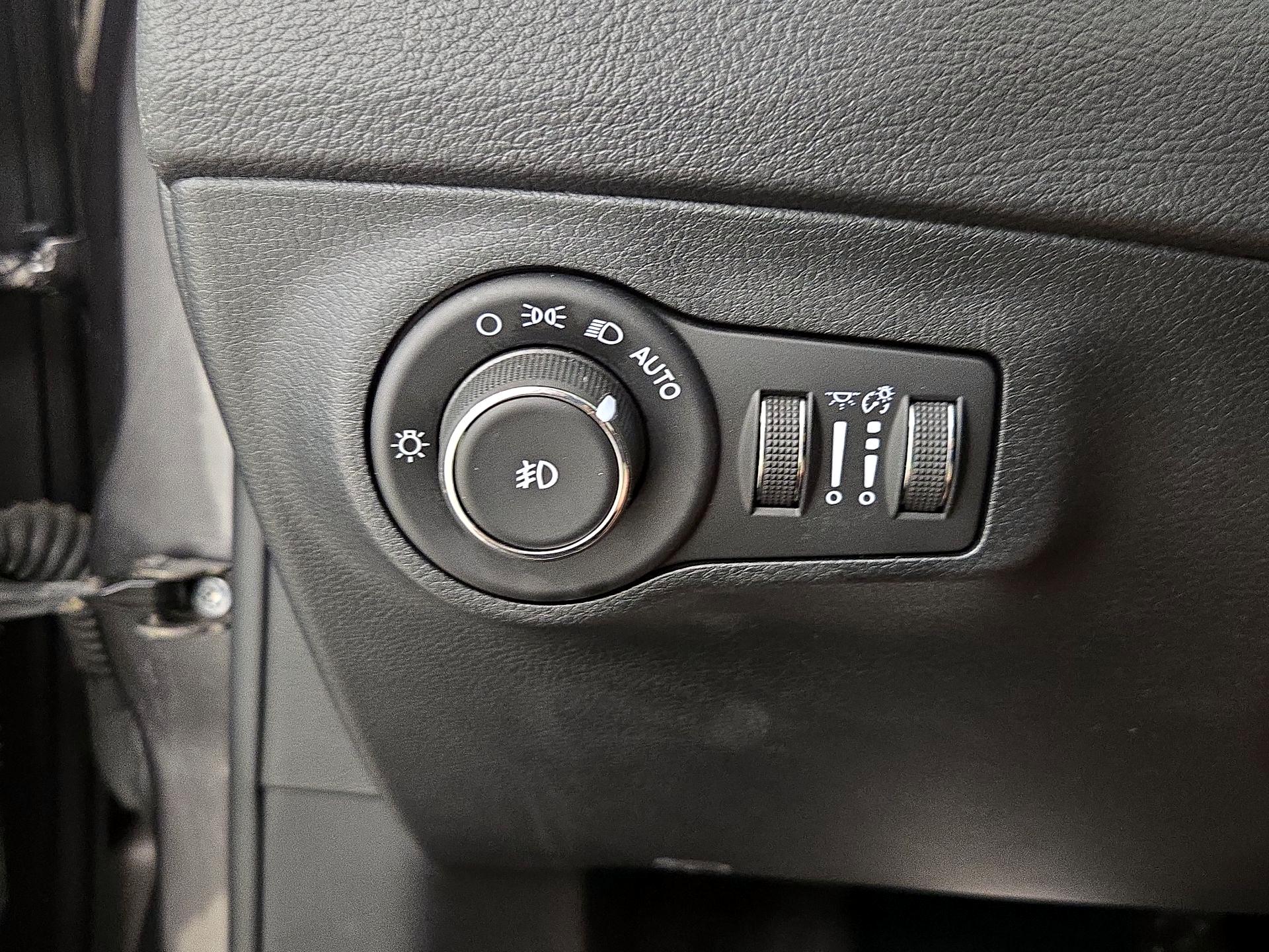 Thumbnail: 2018 Jeep Compass - 13