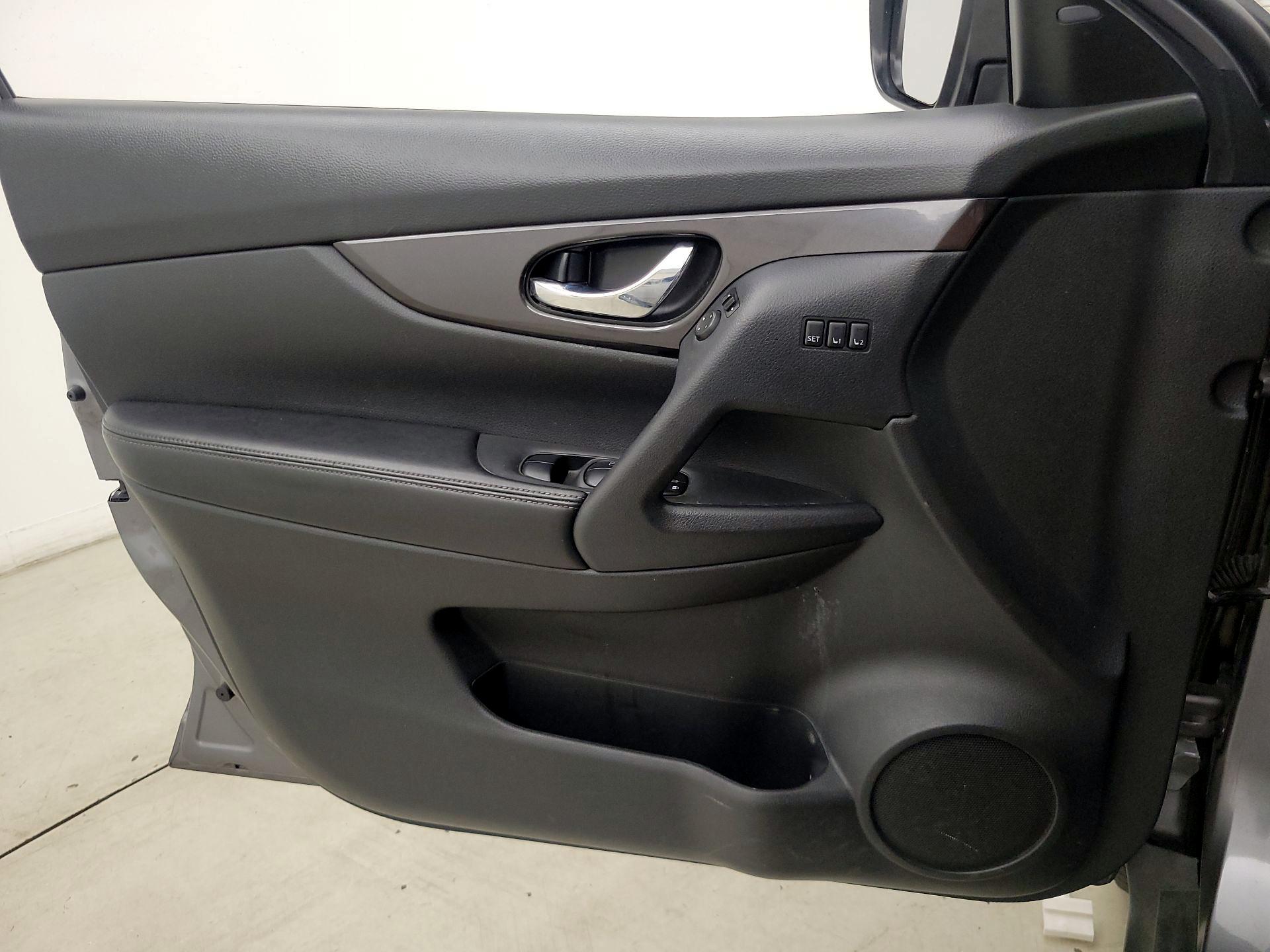 Thumbnail: 2019 Nissan Rogue - 12