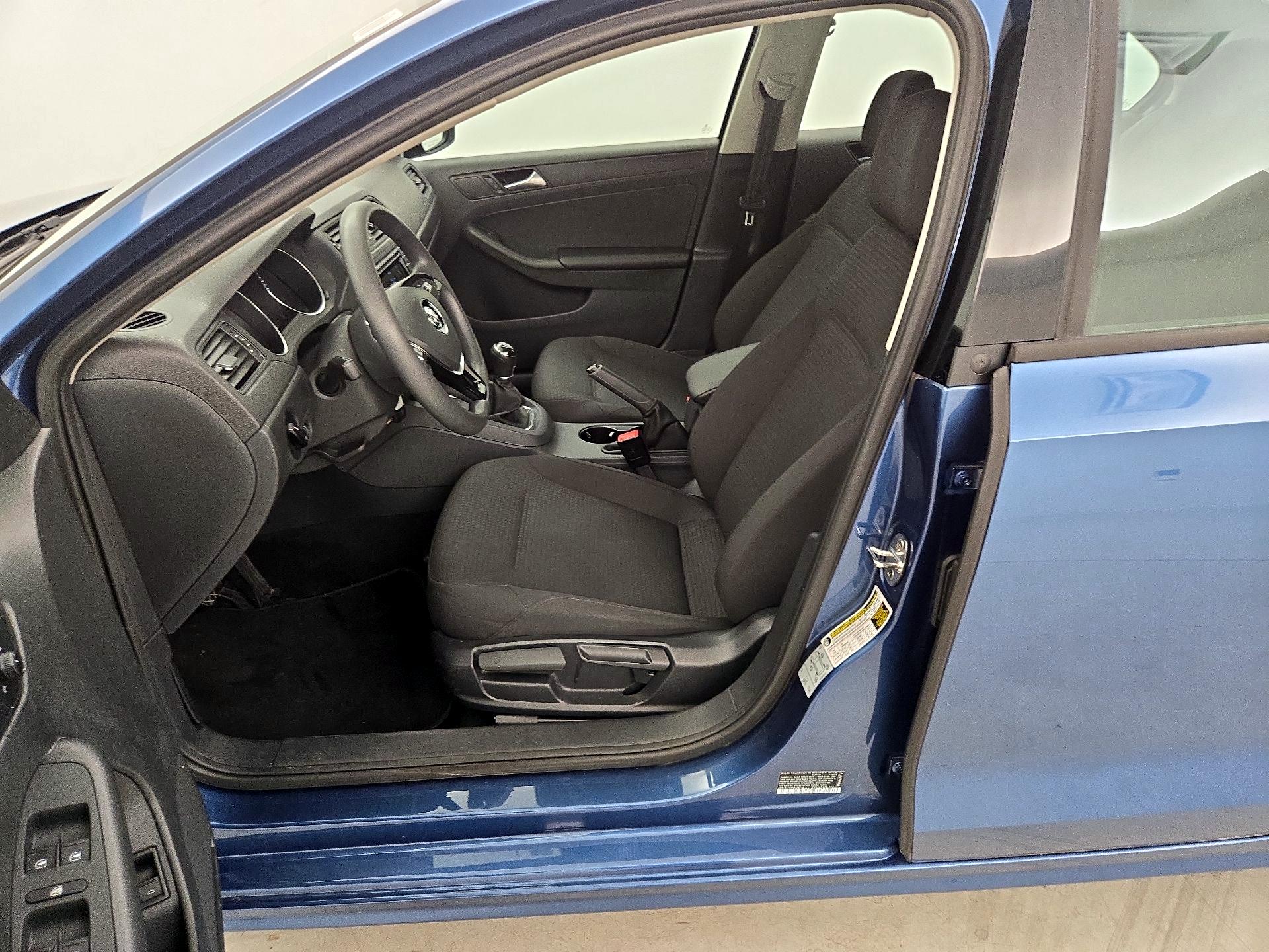 Thumbnail: 2016 Volkswagen Jetta - 11