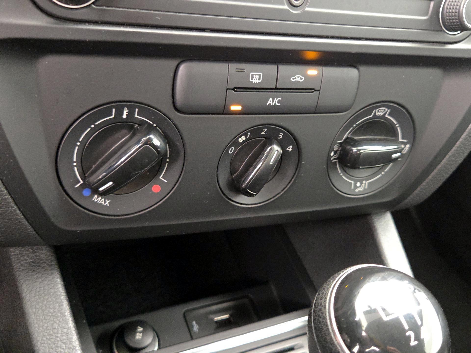 Thumbnail: 2016 Volkswagen Jetta - 15