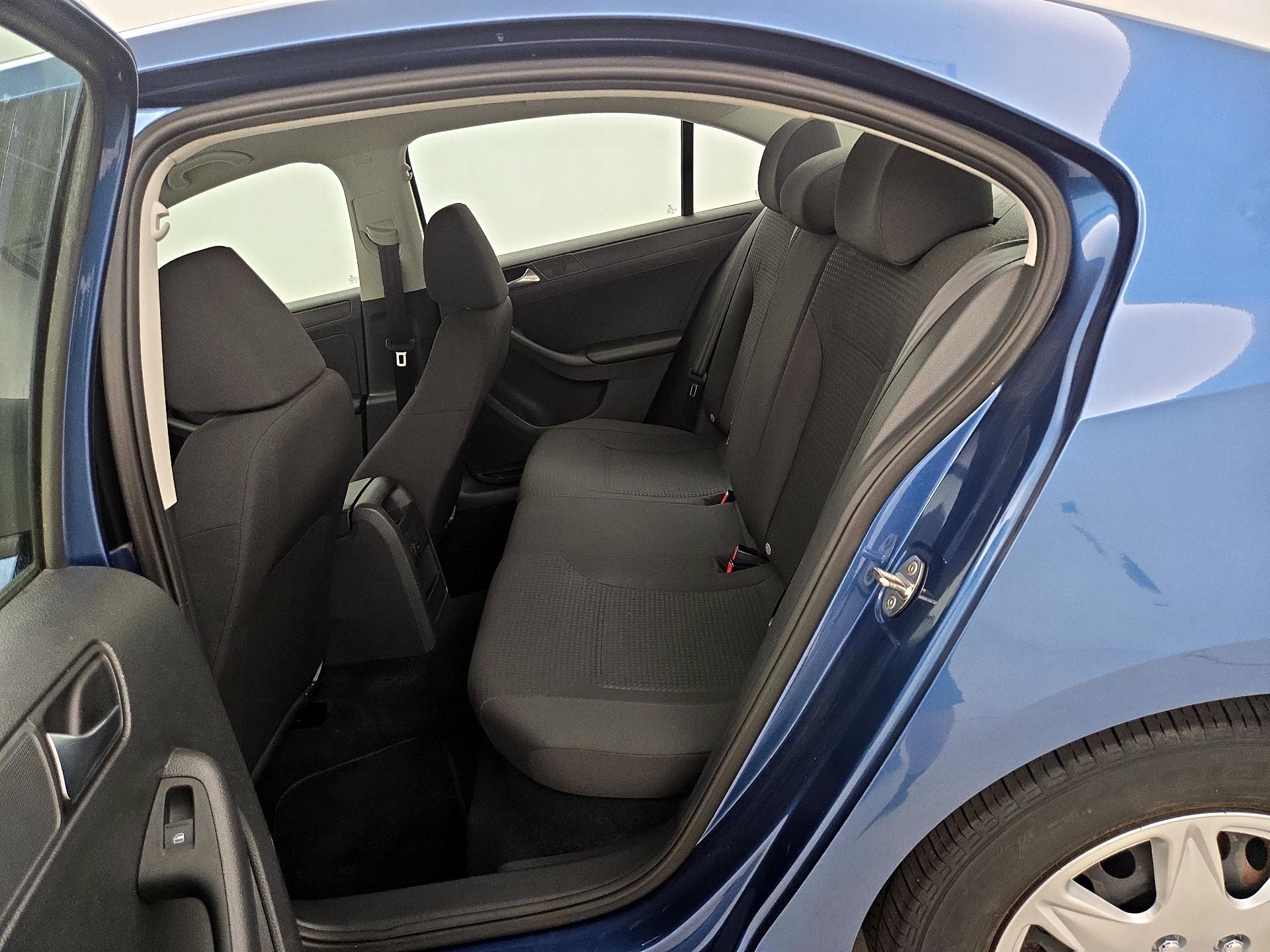 Thumbnail: 2016 Volkswagen Jetta - 18