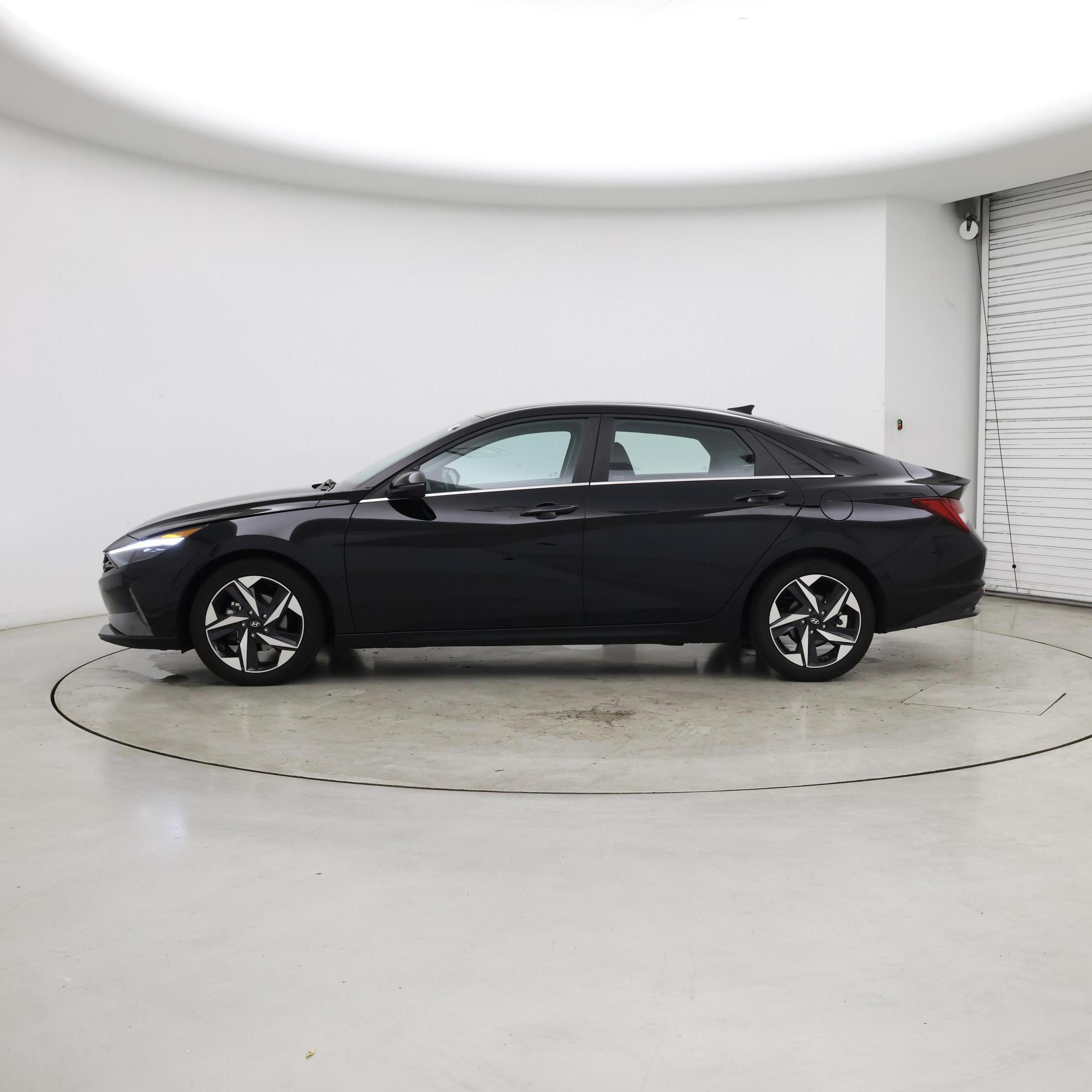 Thumbnail: 2023 Hyundai Elantra - 3