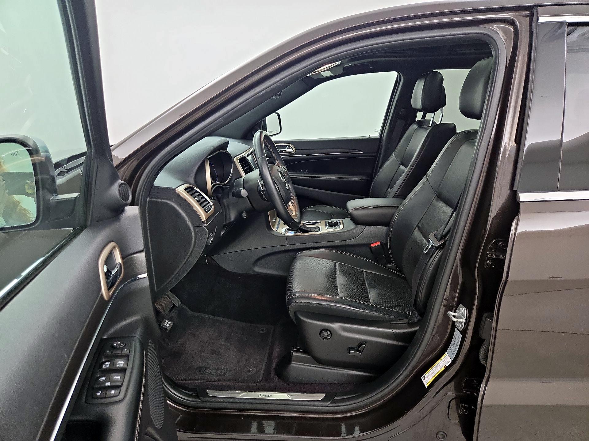 Thumbnail: 2017 Jeep Grand Cherokee - 11