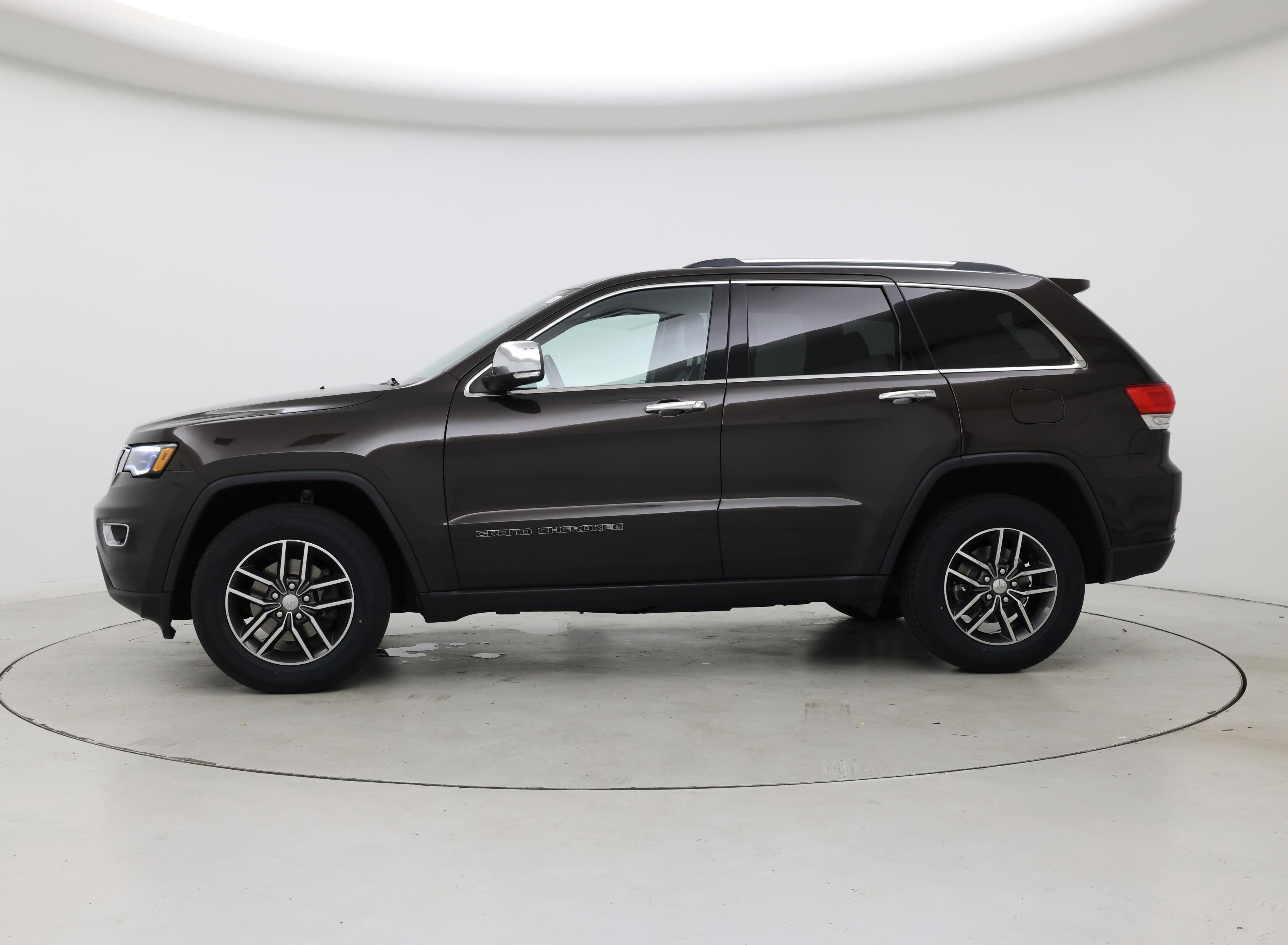 Thumbnail: 2017 Jeep Grand Cherokee - 3