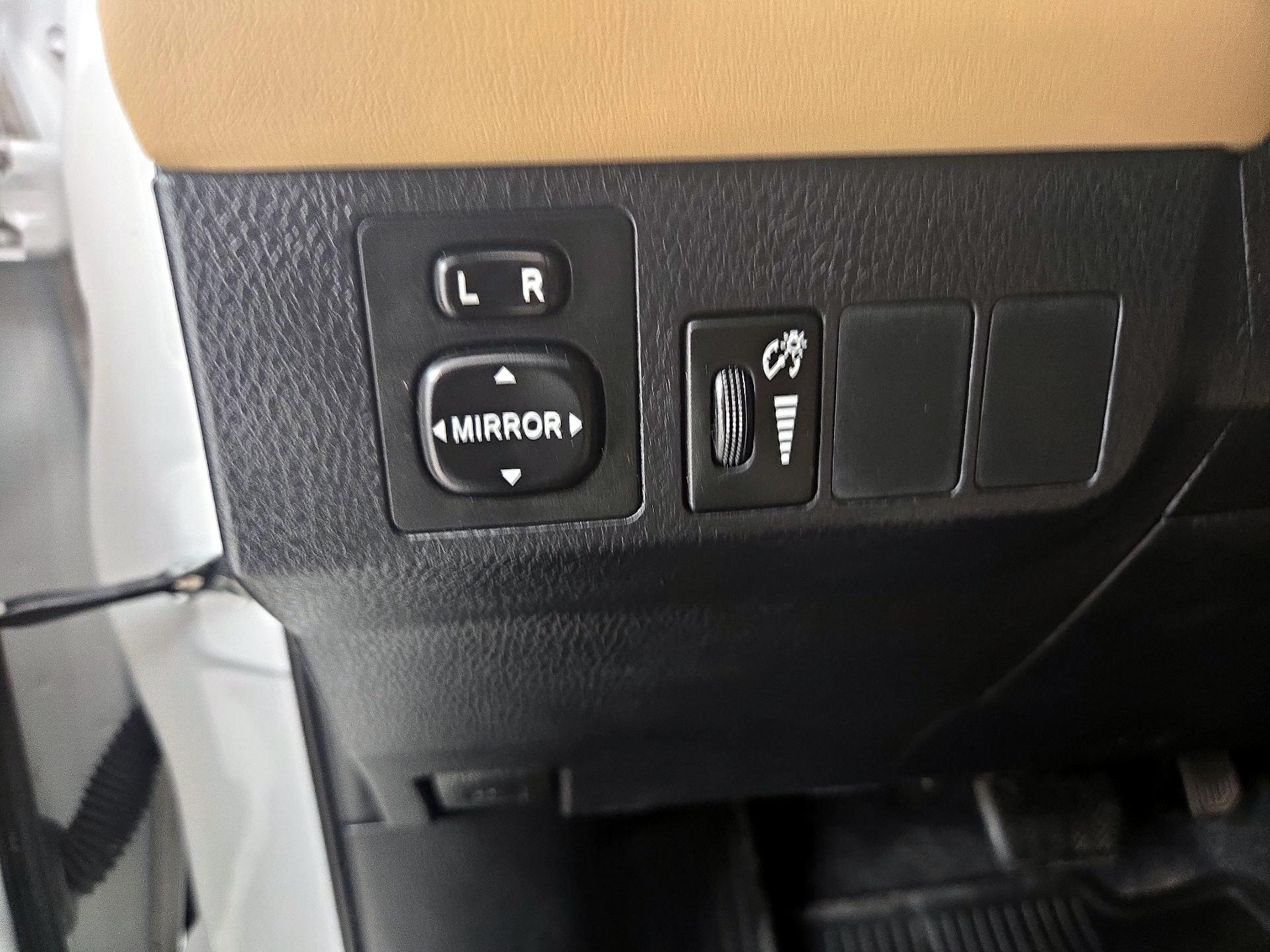 Thumbnail: 2016 Toyota RAV4 - 13