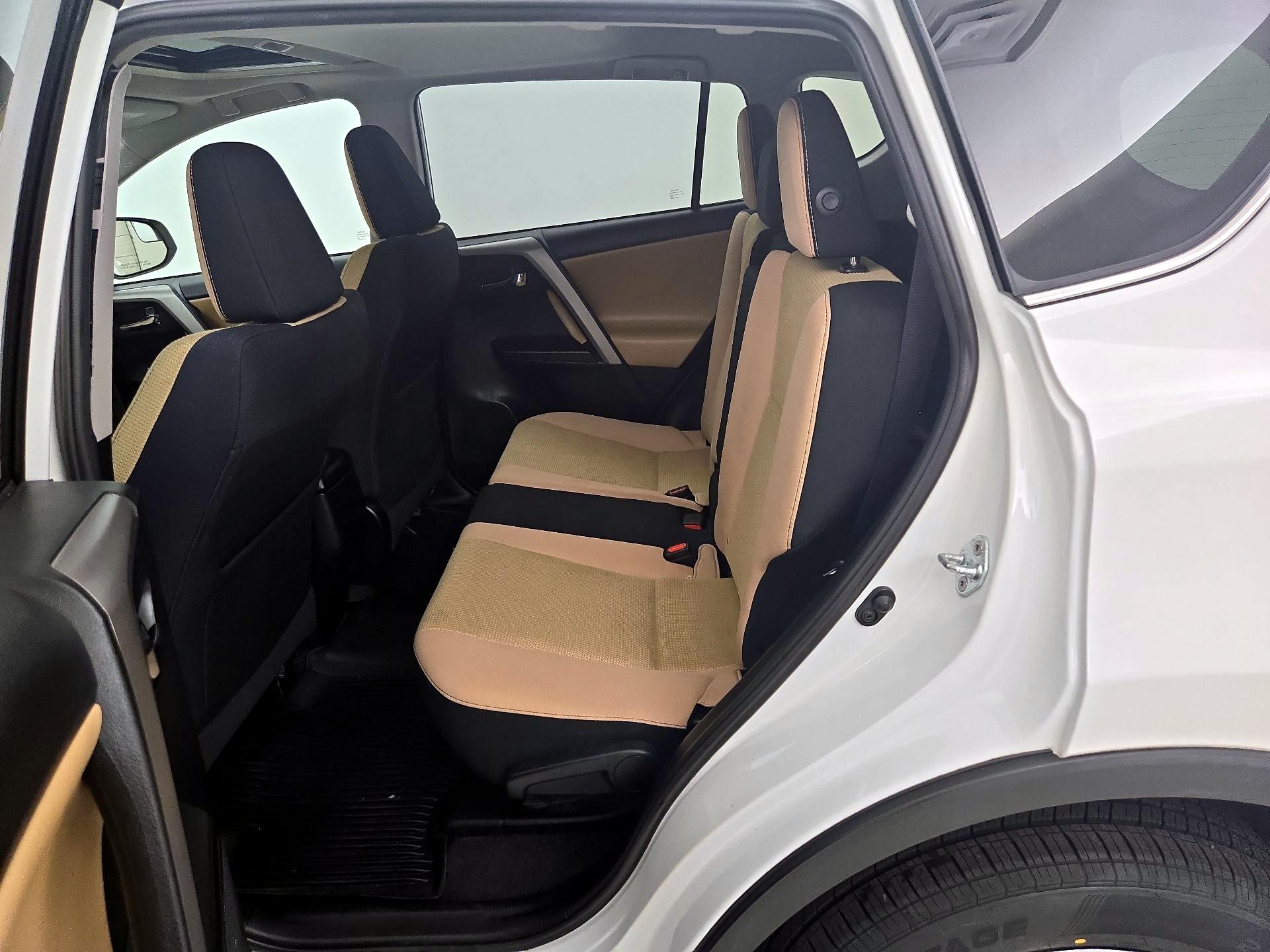 Thumbnail: 2016 Toyota RAV4 - 20