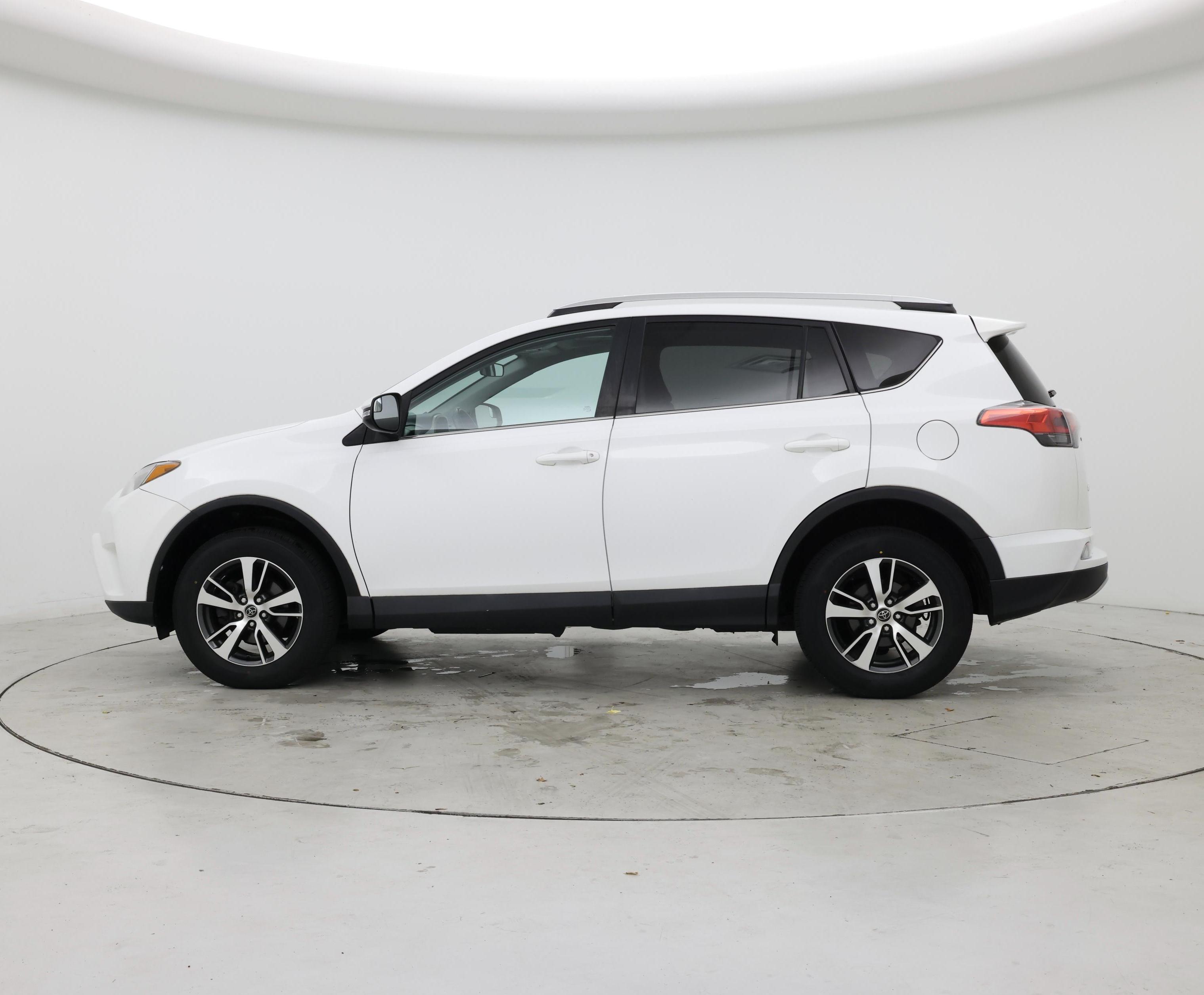 Thumbnail: 2016 Toyota RAV4 - 3