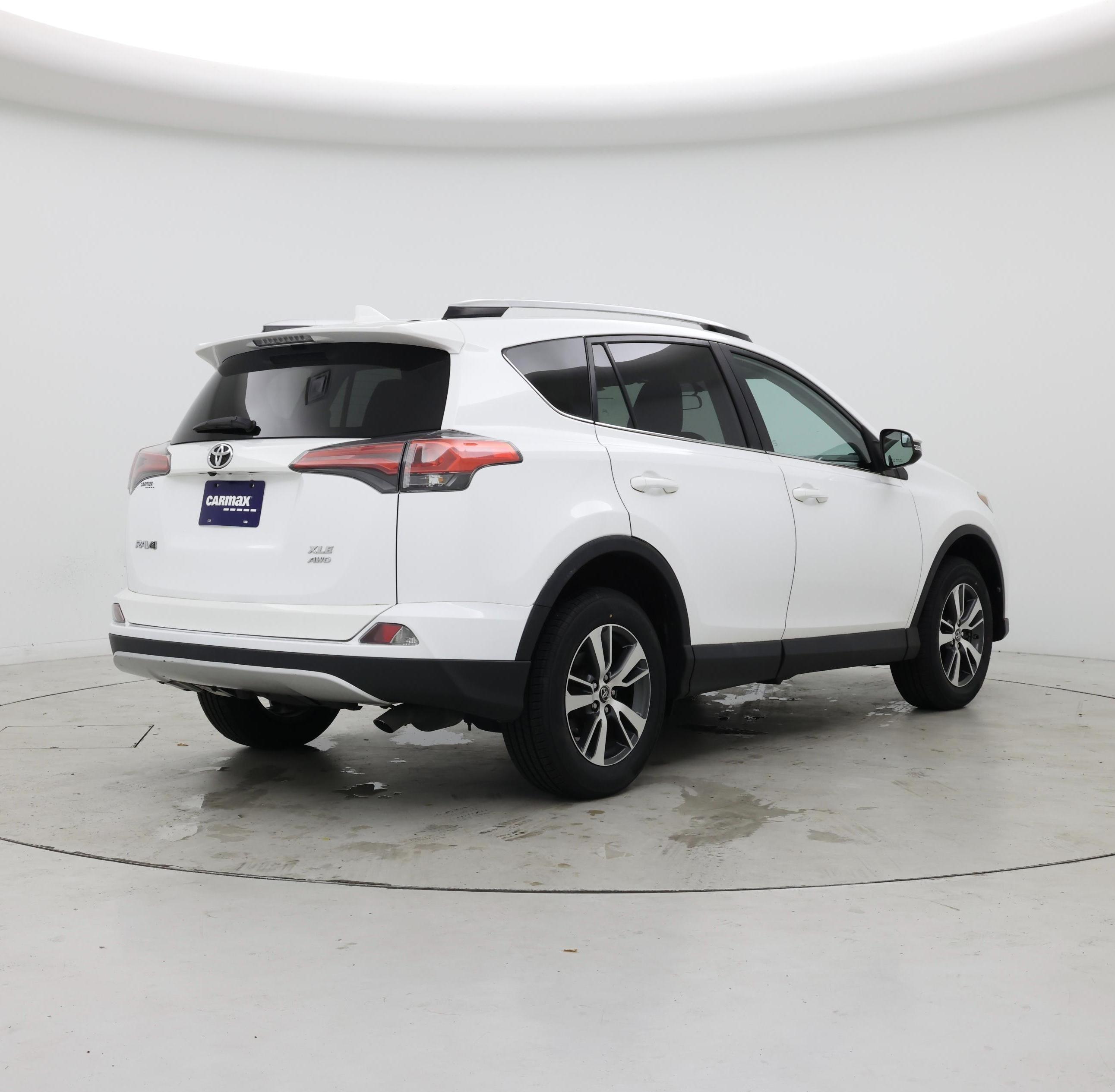 Thumbnail: 2016 Toyota RAV4 - 8