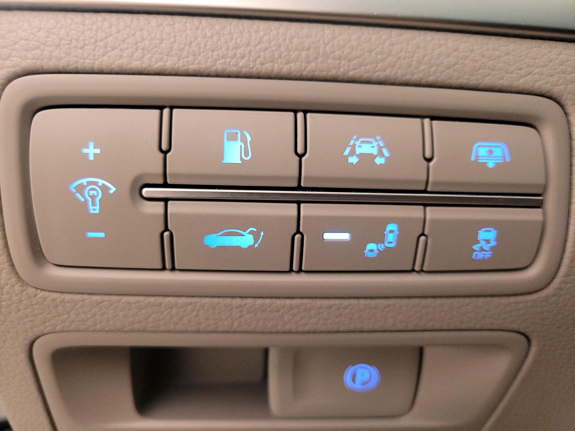 Thumbnail: 2019 Genesis G80 - 13
