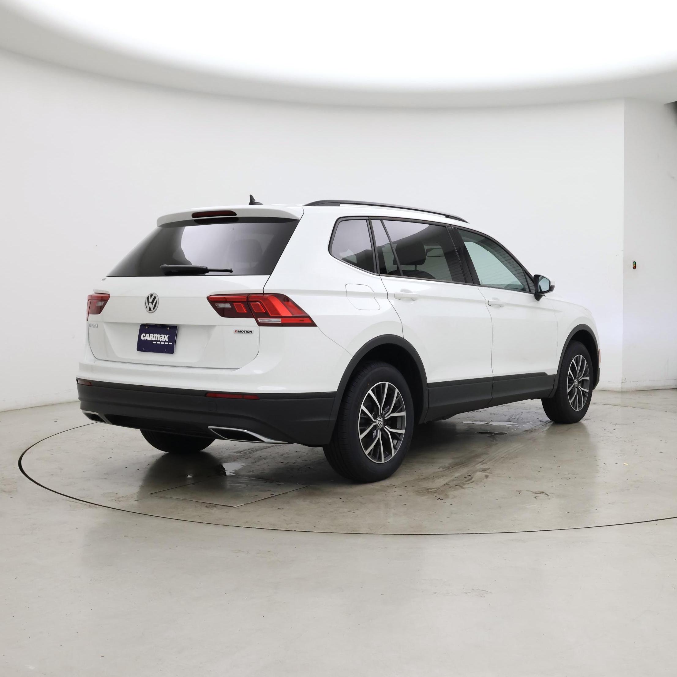 Thumbnail: 2021 Volkswagen Tiguan - 8