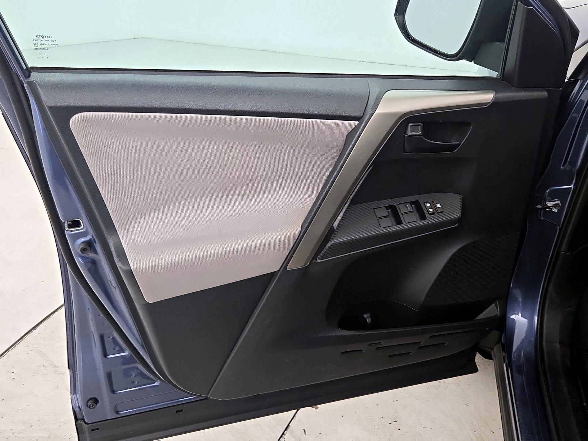 Thumbnail: 2014 Toyota RAV4 - 12
