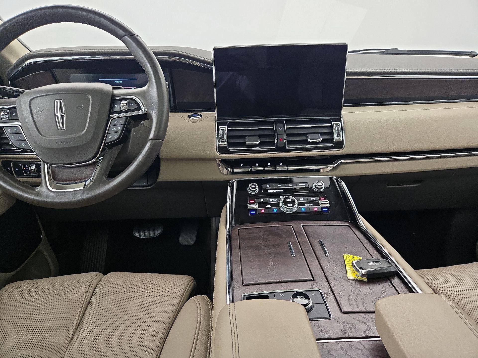 Thumbnail: 2022 Lincoln Navigator L - 9
