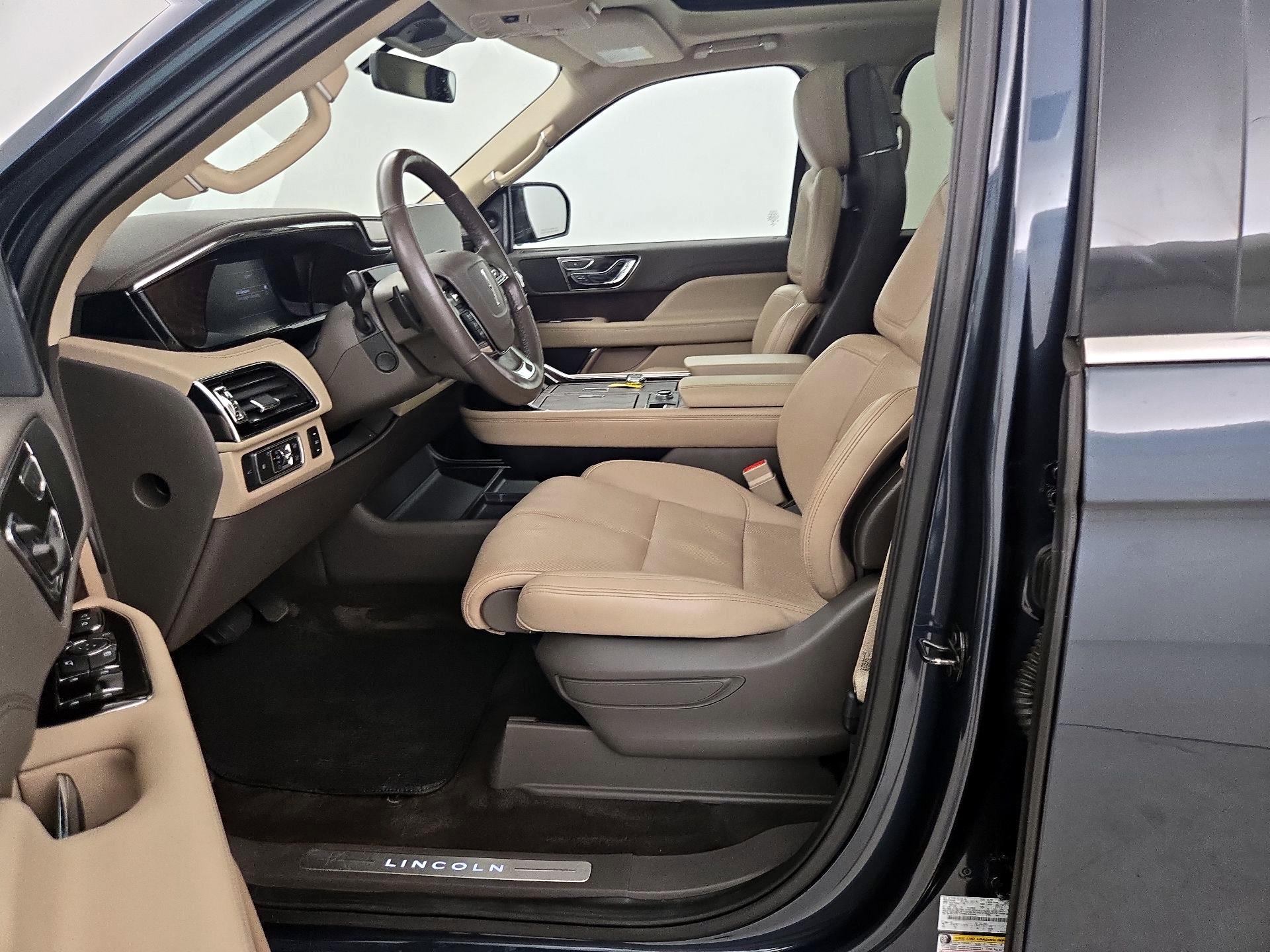 Thumbnail: 2022 Lincoln Navigator L - 11