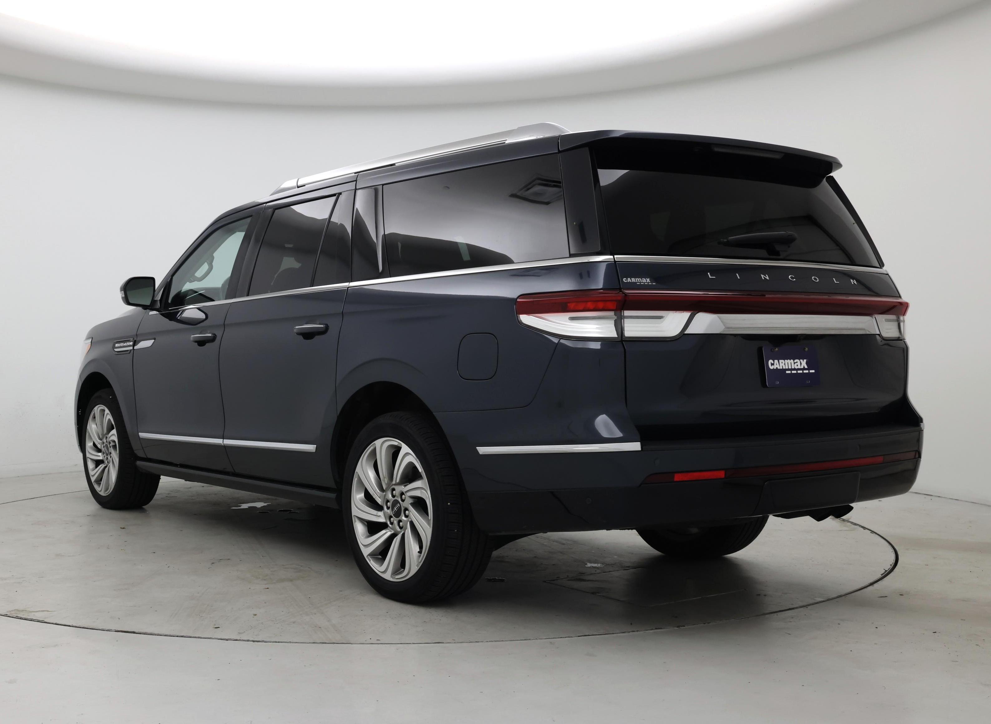 Thumbnail: 2022 Lincoln Navigator L - 2