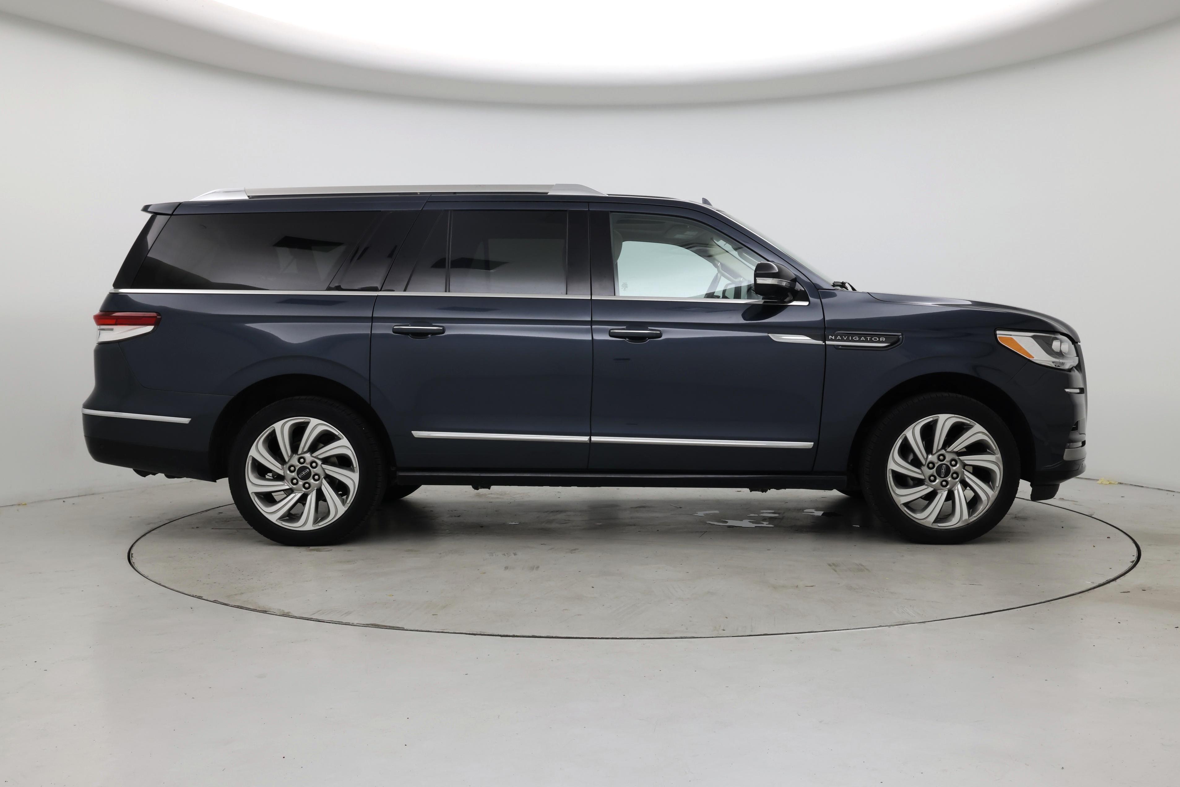 Thumbnail: 2022 Lincoln Navigator L - 7