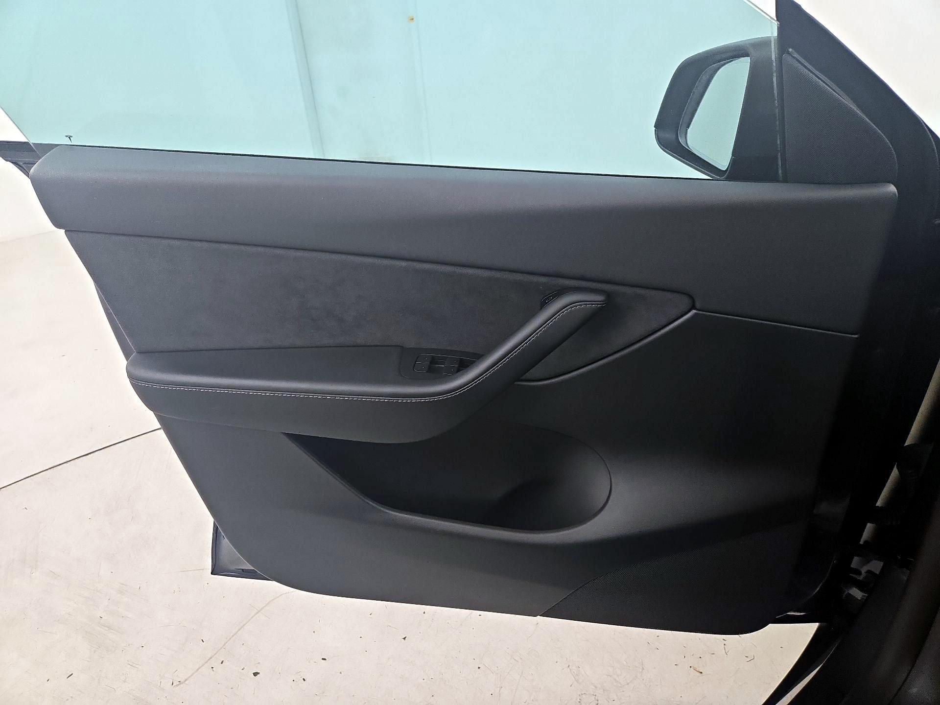 Thumbnail: 2022 Tesla Model Y - 12