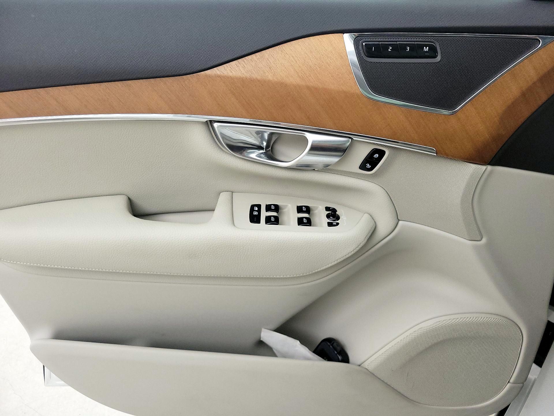 Thumbnail: 2022 Volvo XC90 - 12