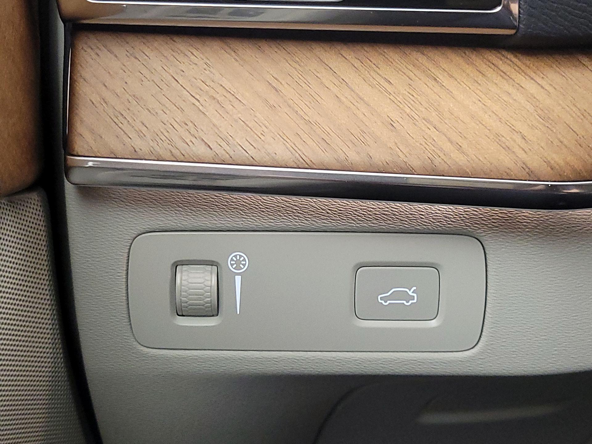 Thumbnail: 2022 Volvo XC90 - 13