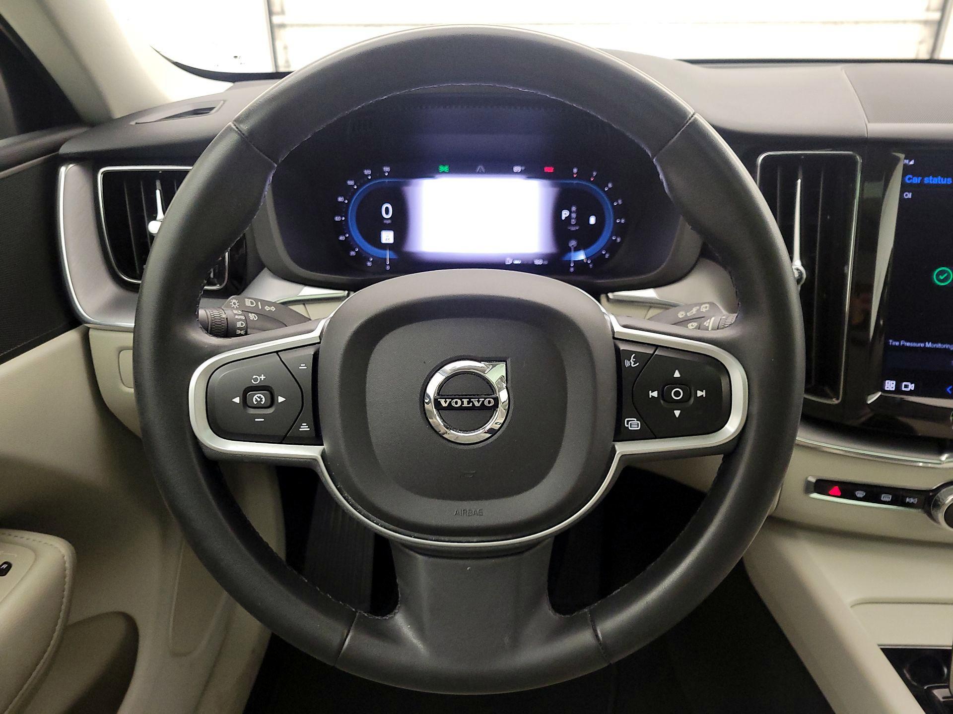 Thumbnail: 2022 Volvo XC60 - 10