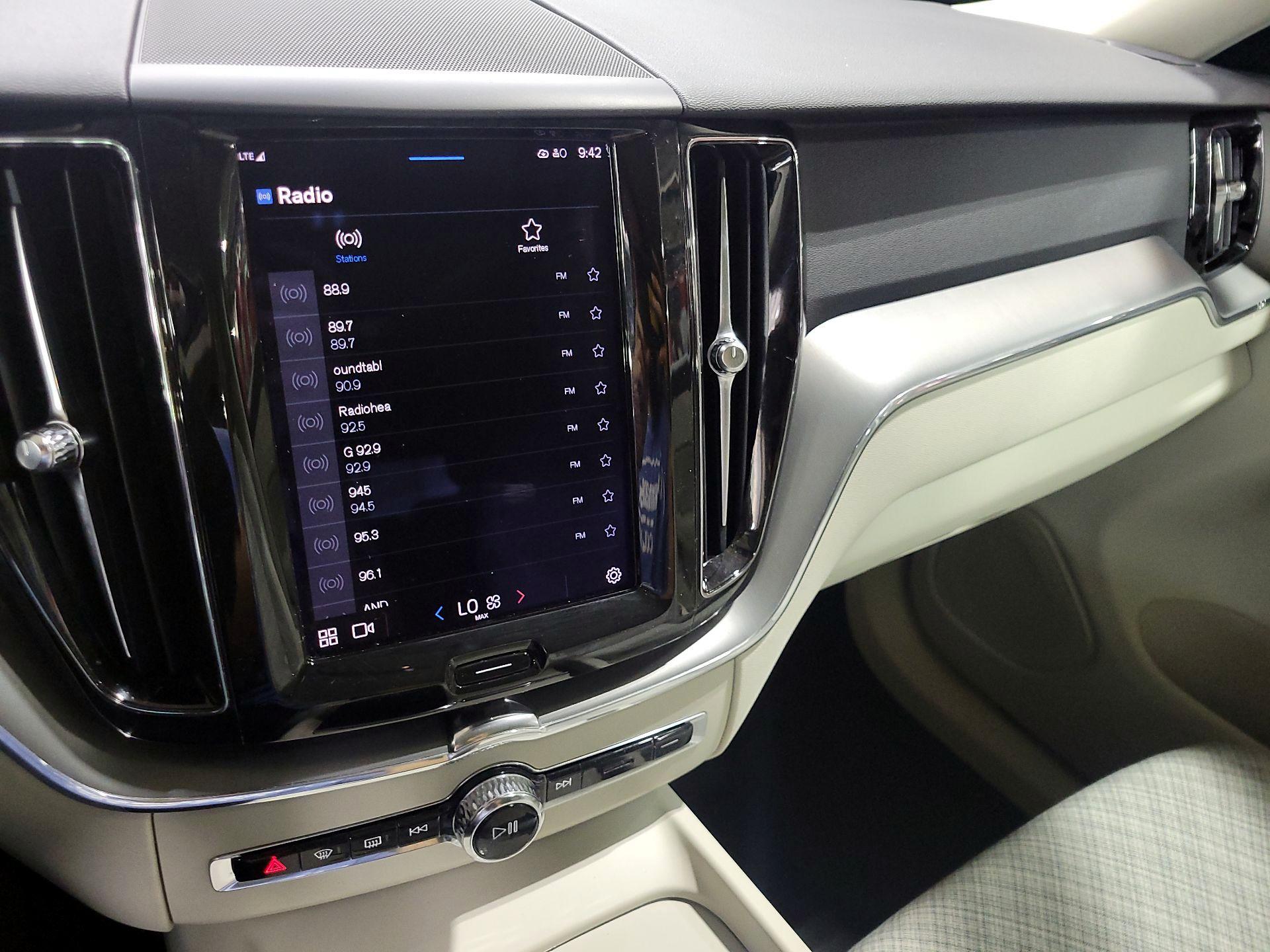 Thumbnail: 2022 Volvo XC60 - 15