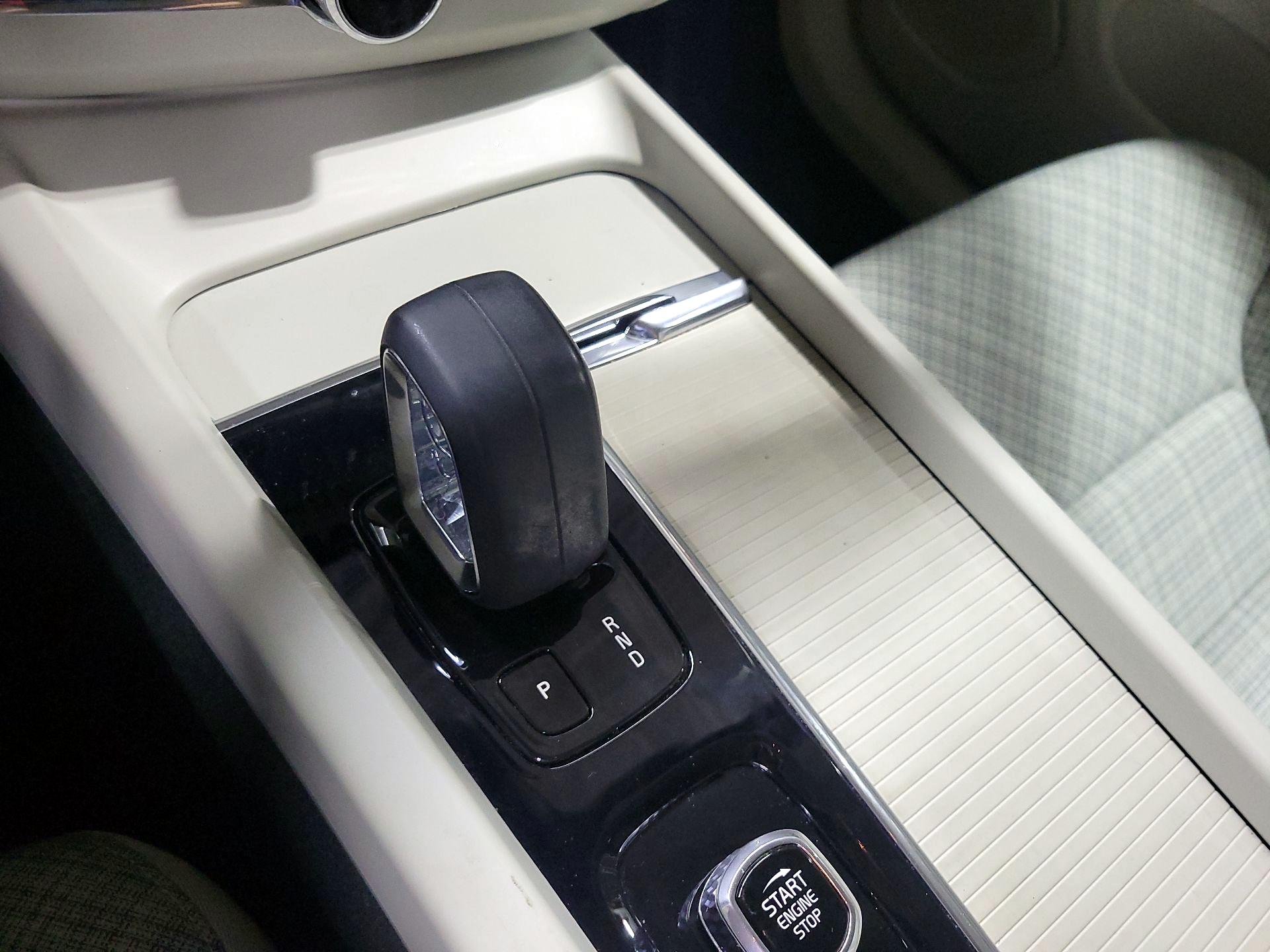 Thumbnail: 2022 Volvo XC60 - 17