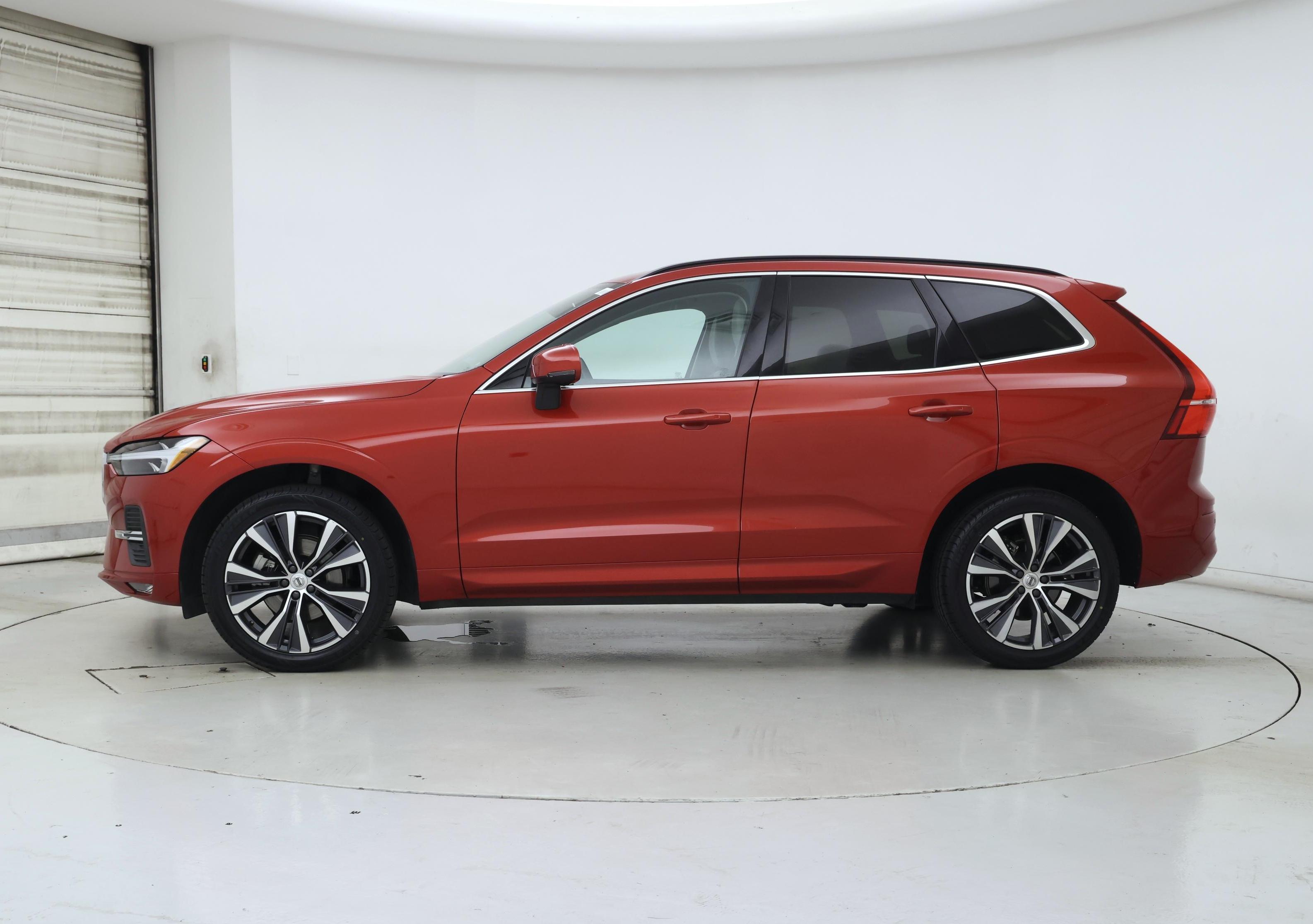 Thumbnail: 2022 Volvo XC60 - 3