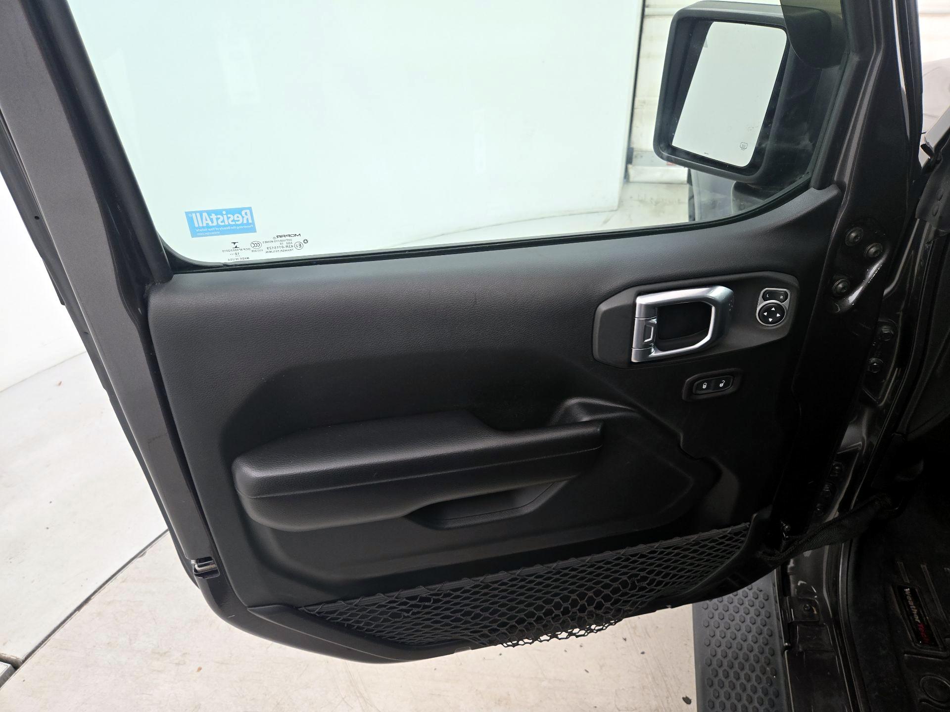 Thumbnail: 2019 Jeep Wrangler - 12