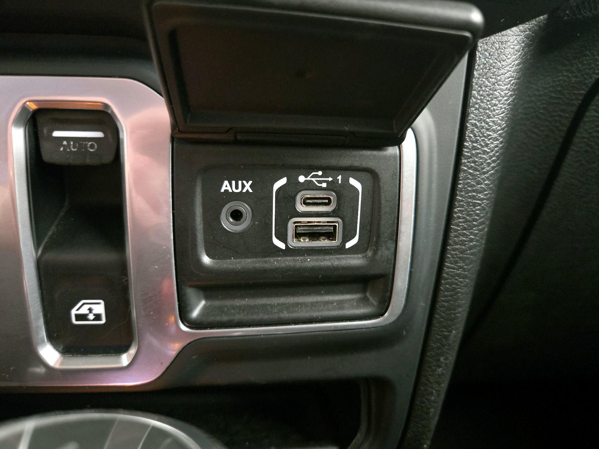 Thumbnail: 2019 Jeep Wrangler - 18