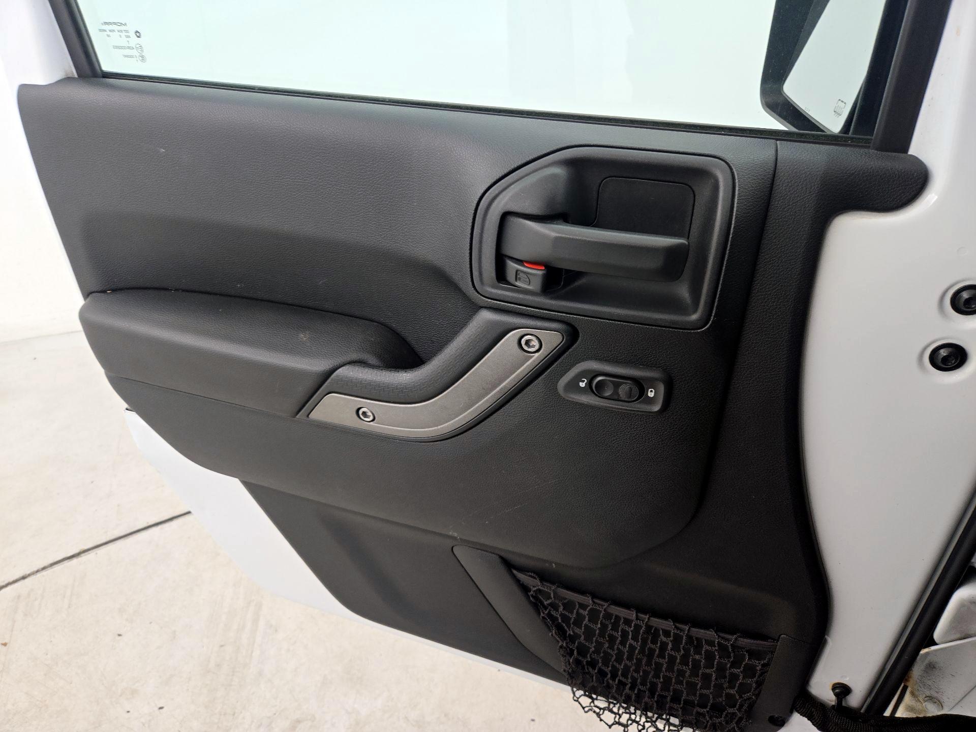 Thumbnail: 2016 Jeep Wrangler - 12