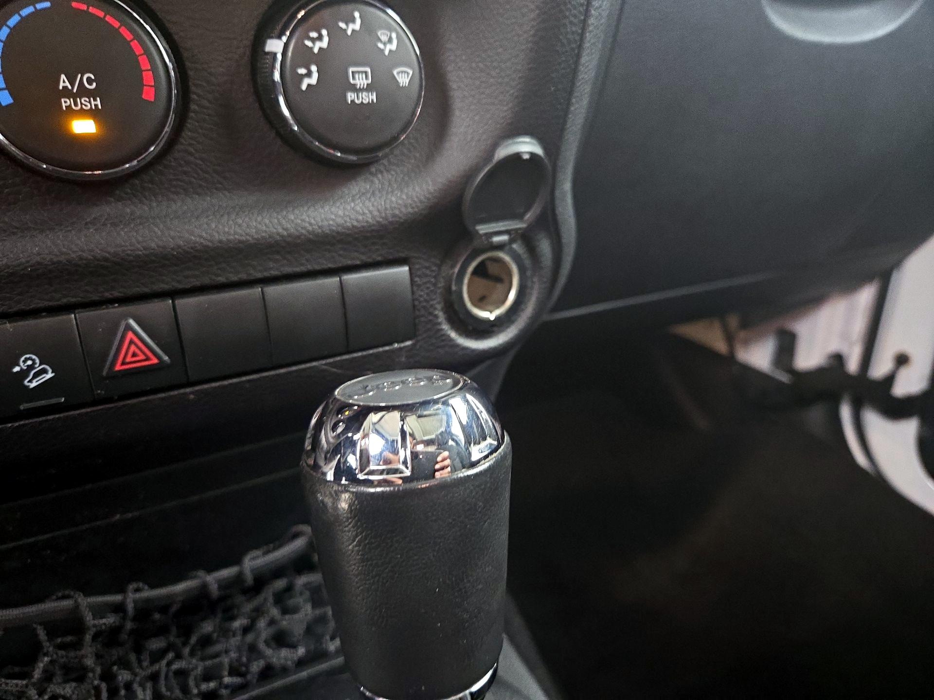 Thumbnail: 2016 Jeep Wrangler - 16