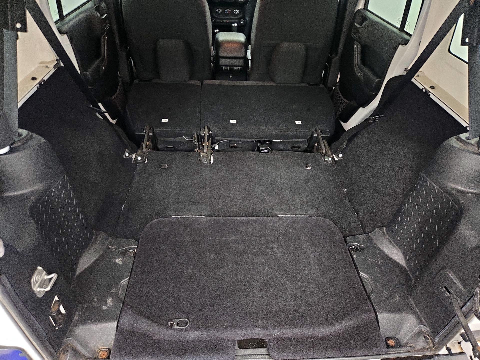 Thumbnail: 2016 Jeep Wrangler - 18