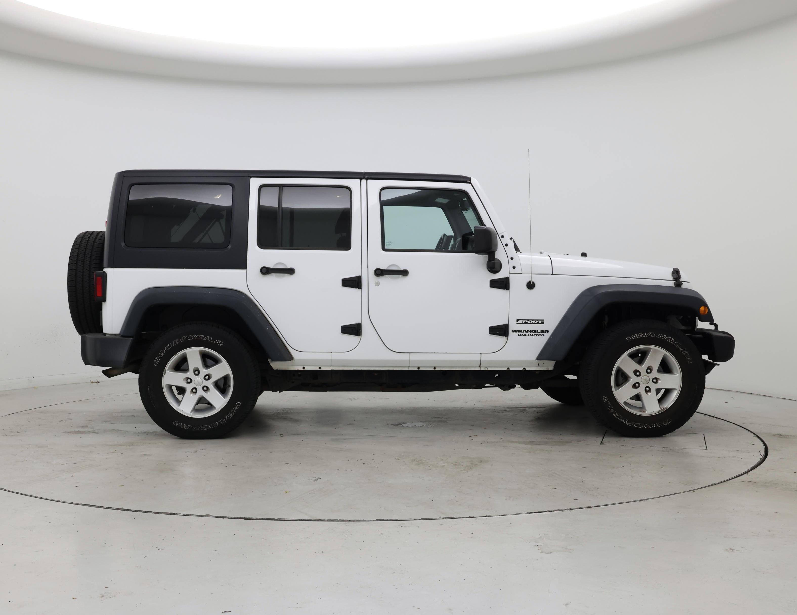 Thumbnail: 2016 Jeep Wrangler - 7
