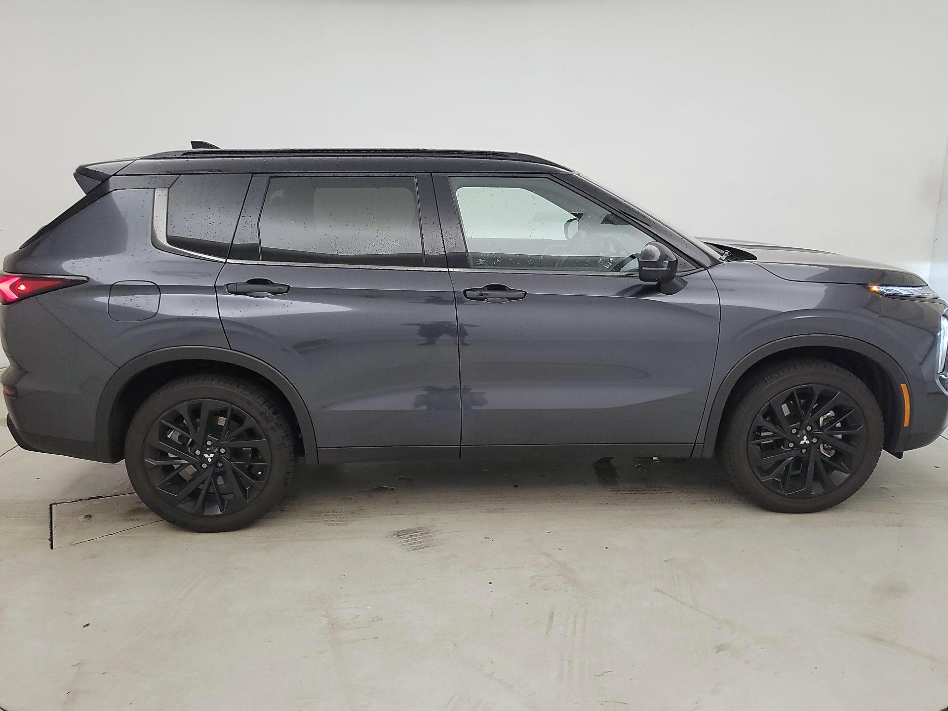 Thumbnail: 2024 Mitsubishi Outlander - 4
