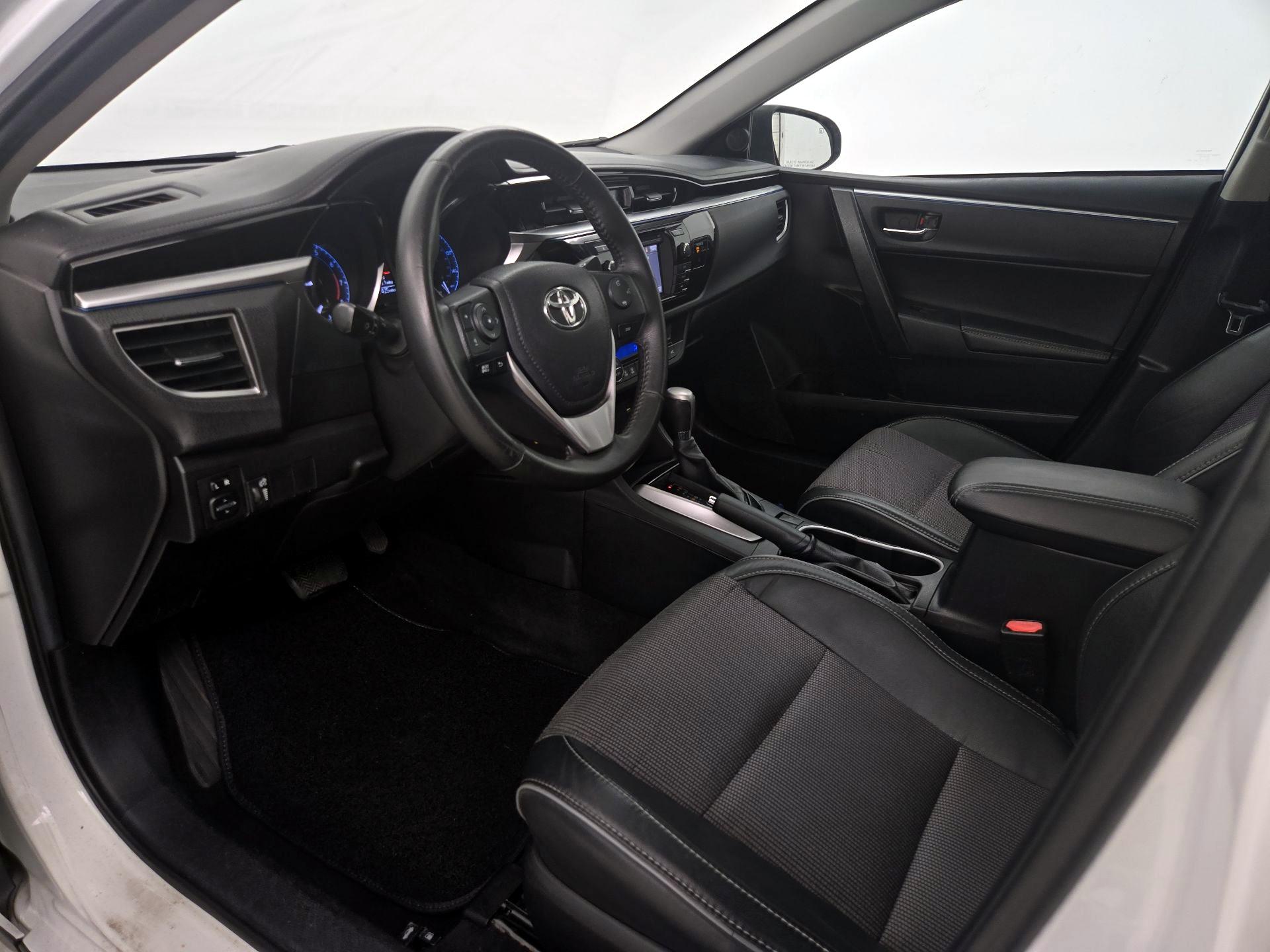 Thumbnail: 2015 Toyota Corolla - 11