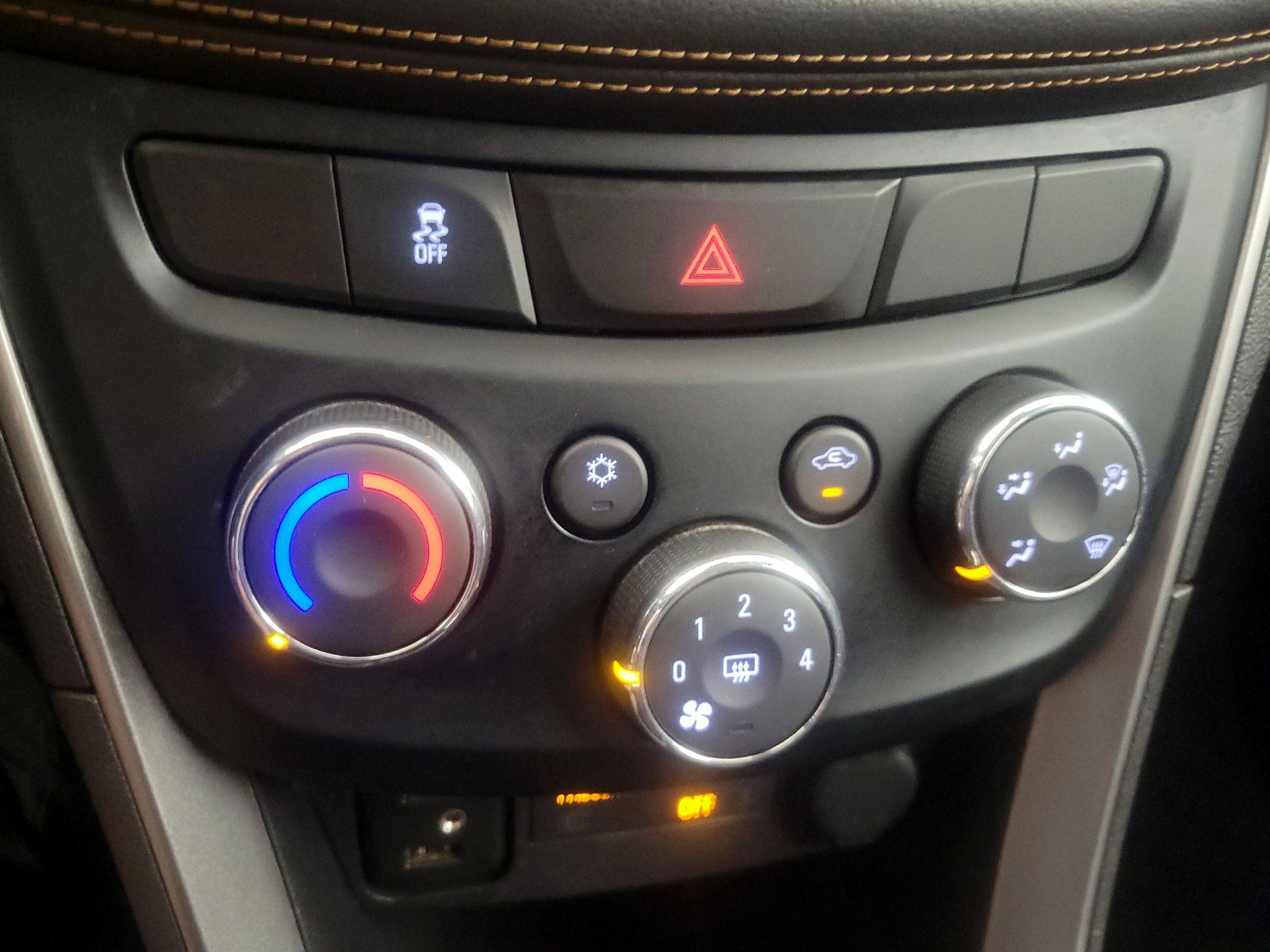 Thumbnail: 2019 Chevrolet Trax - 16
