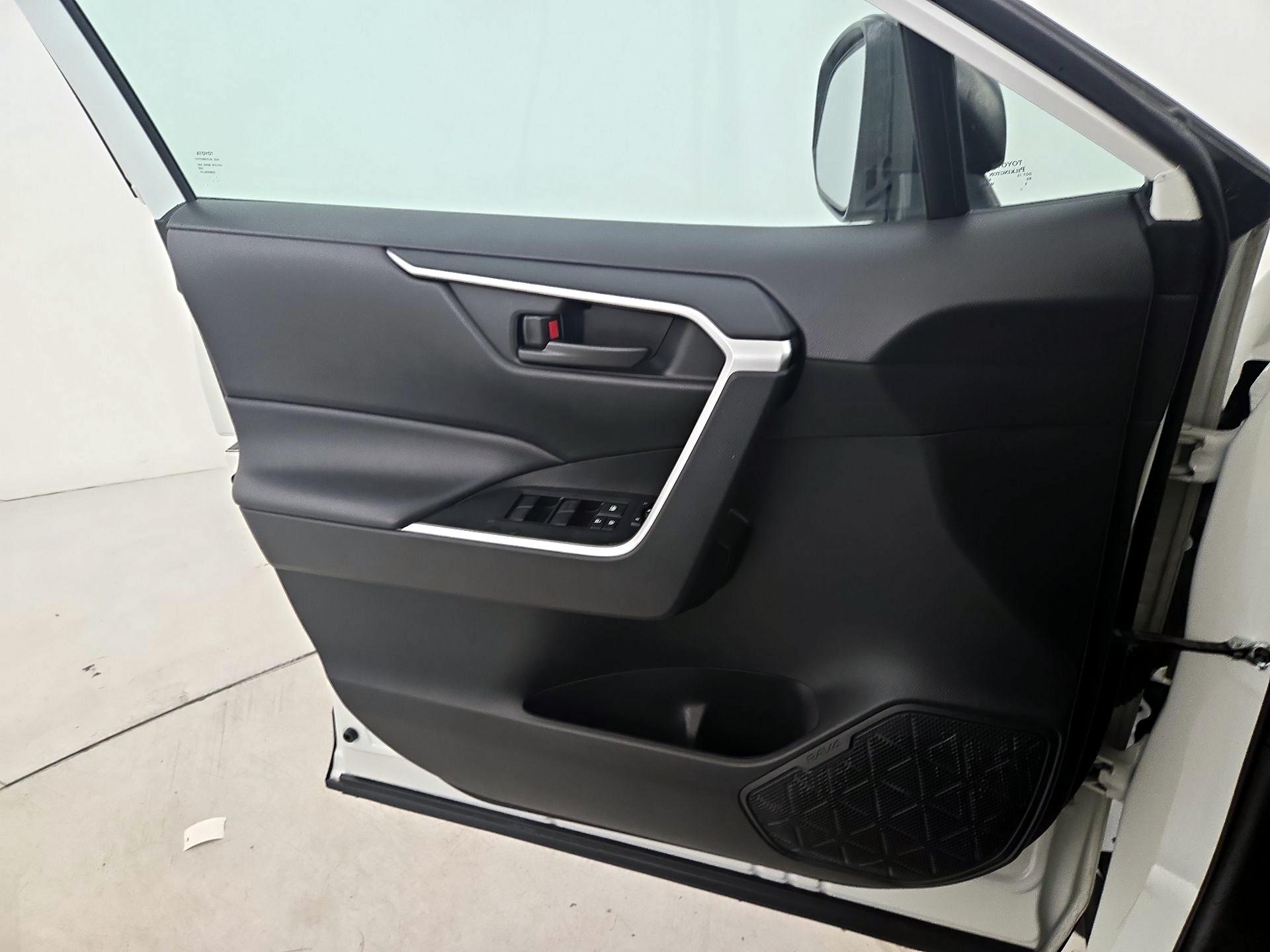 Thumbnail: 2021 Toyota RAV4 - 12
