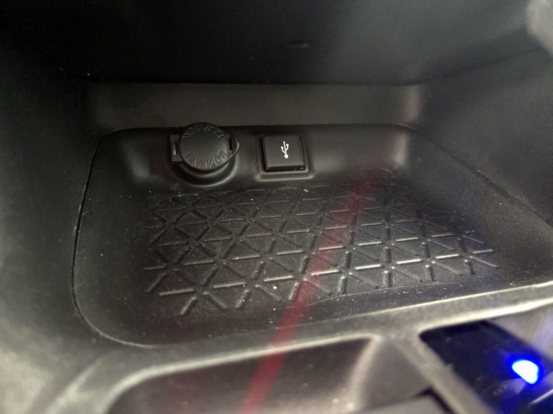 Thumbnail: 2021 Toyota RAV4 - 18