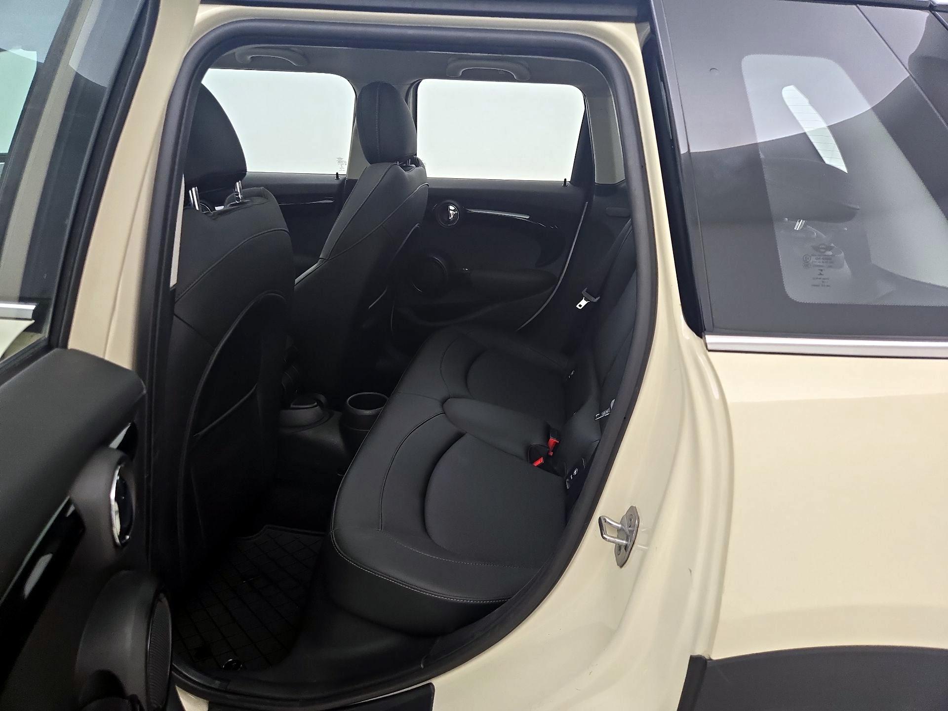 Thumbnail: 2020 MINI Cooper Hardtop - 20