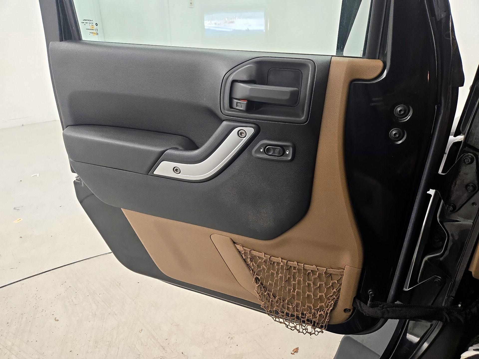 Thumbnail: 2015 Jeep Wrangler - 12